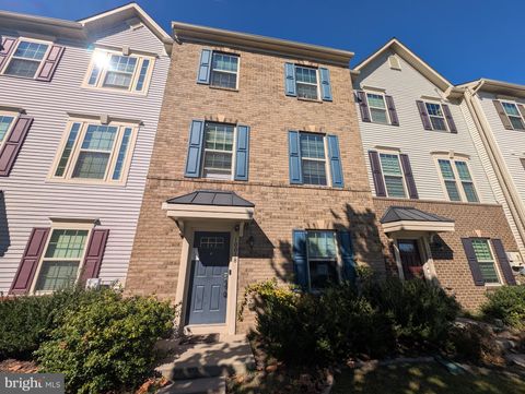 Townhouse For Sale - 10018 Sandy Run Road<br/> MIDDLE RIVER, MD 21220