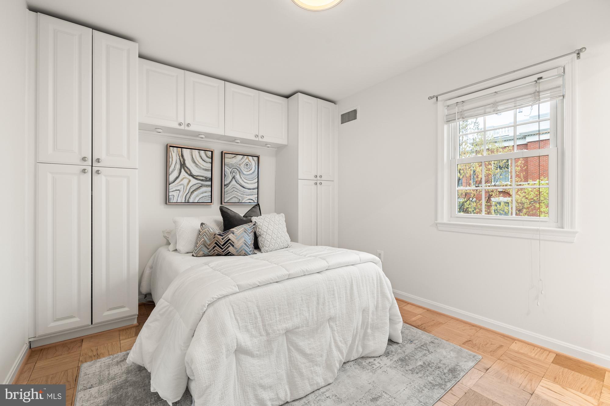 OLD TOWN ALEXANDRIA - Residential