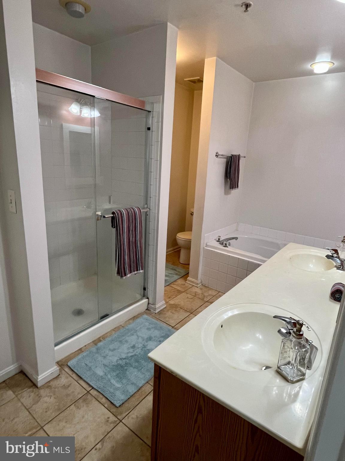 SEVEN OAKS - Residential Lease