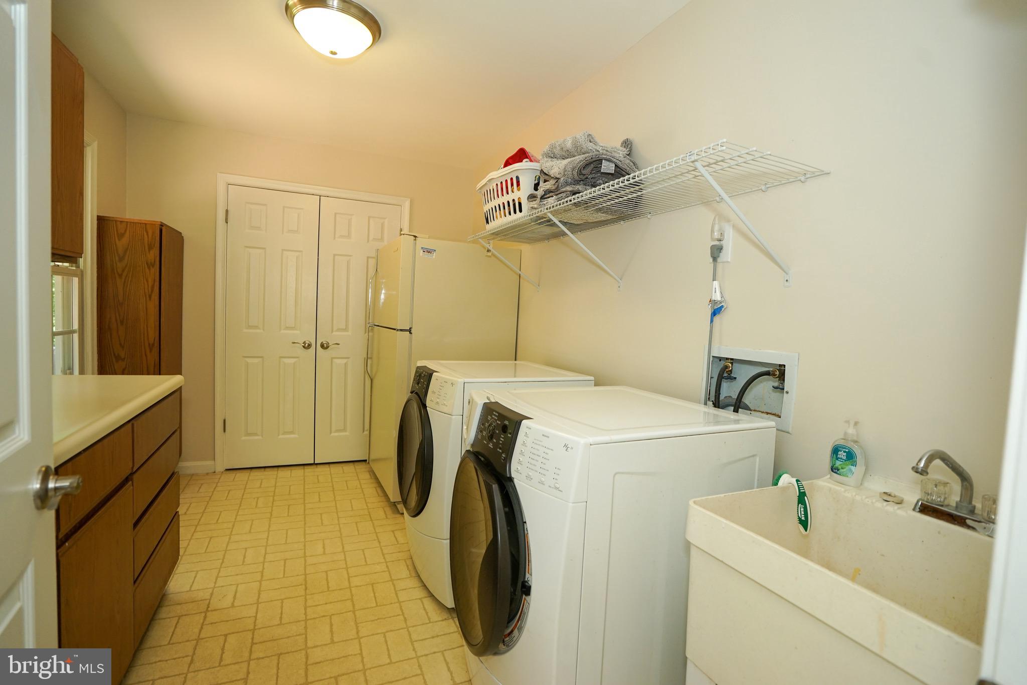 FOX HUNT ESTATES - Residential