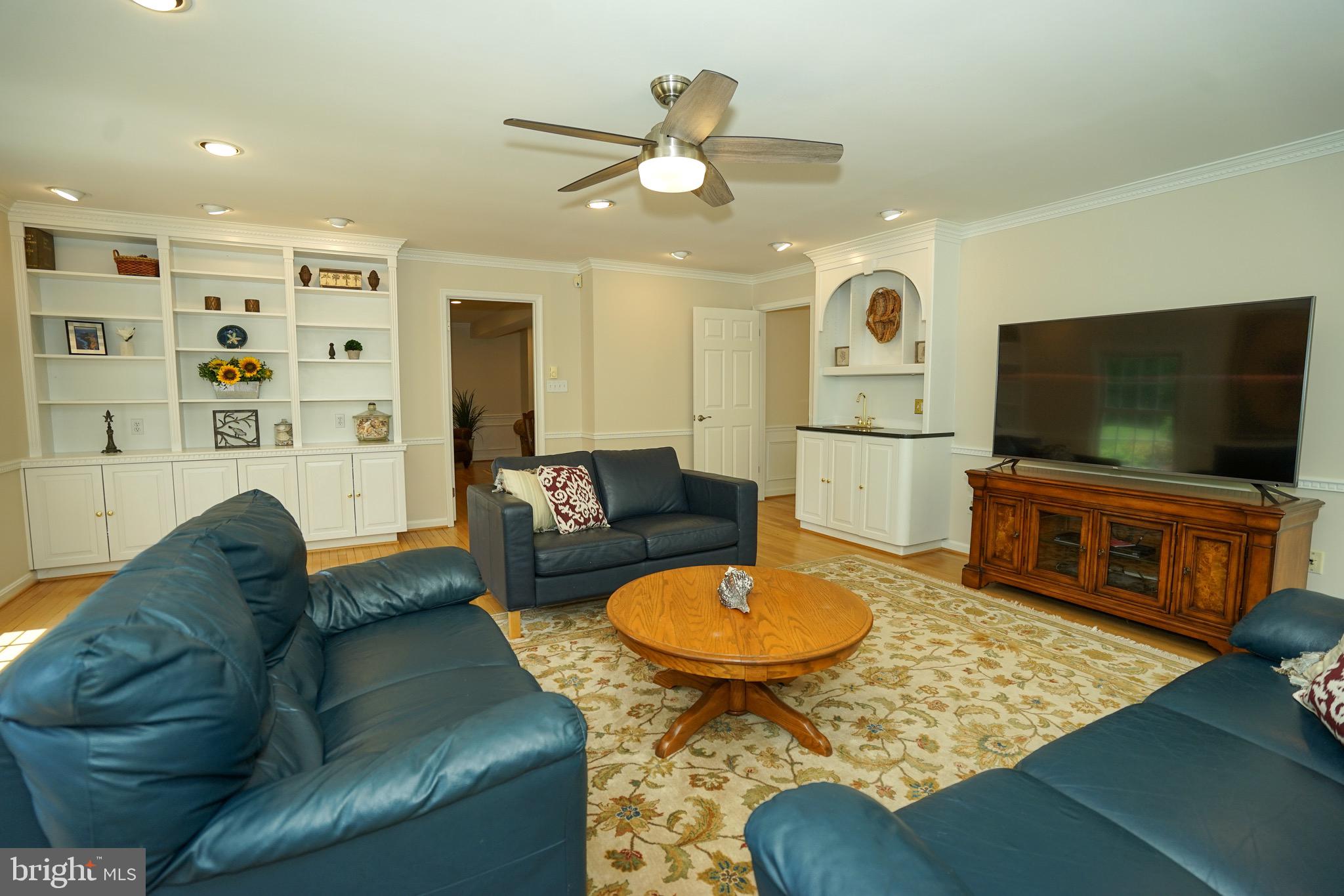 FOX HUNT ESTATES - Residential