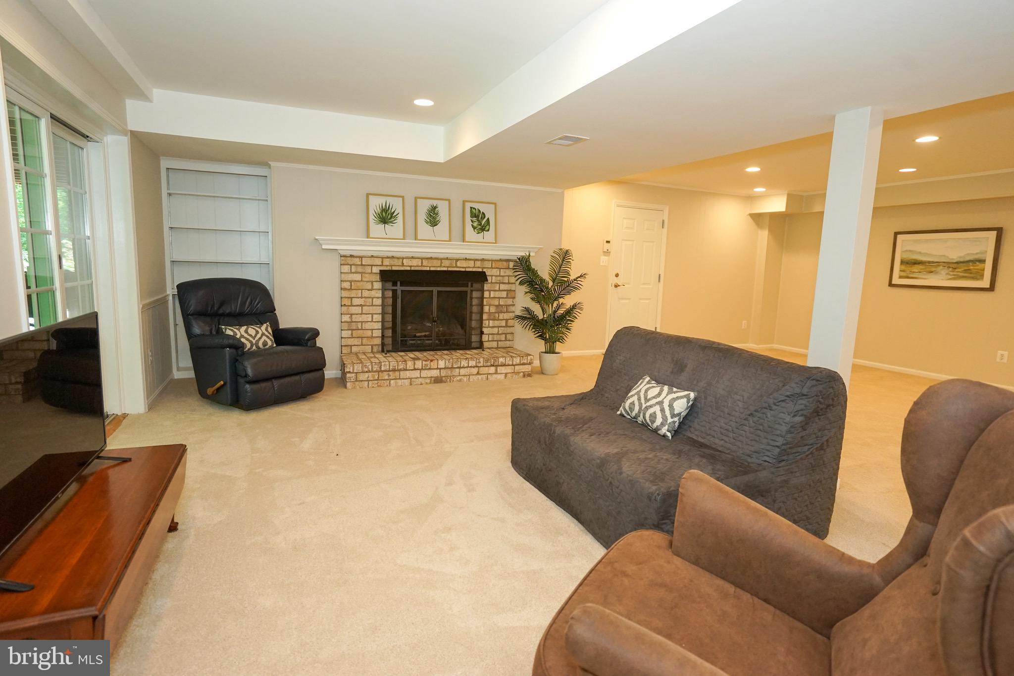 FOX HUNT ESTATES - Residential