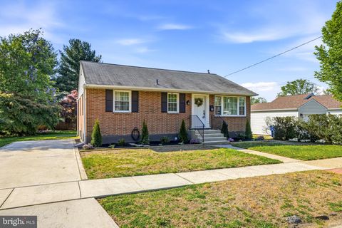 Homes For Sale - 600 8th Street<br/> RIVERTON, NJ 08077