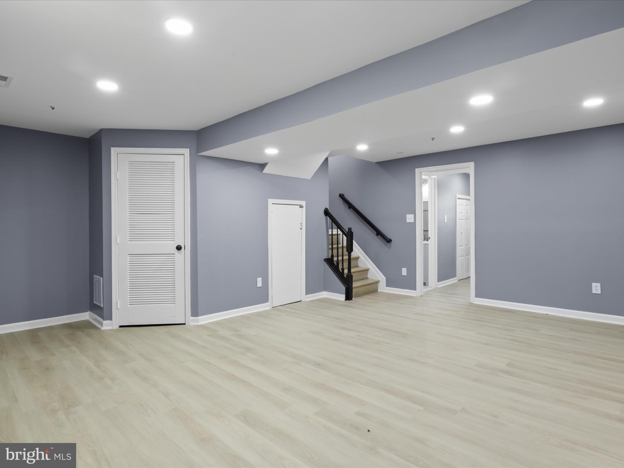 HILLCREST TOWNE - Residential