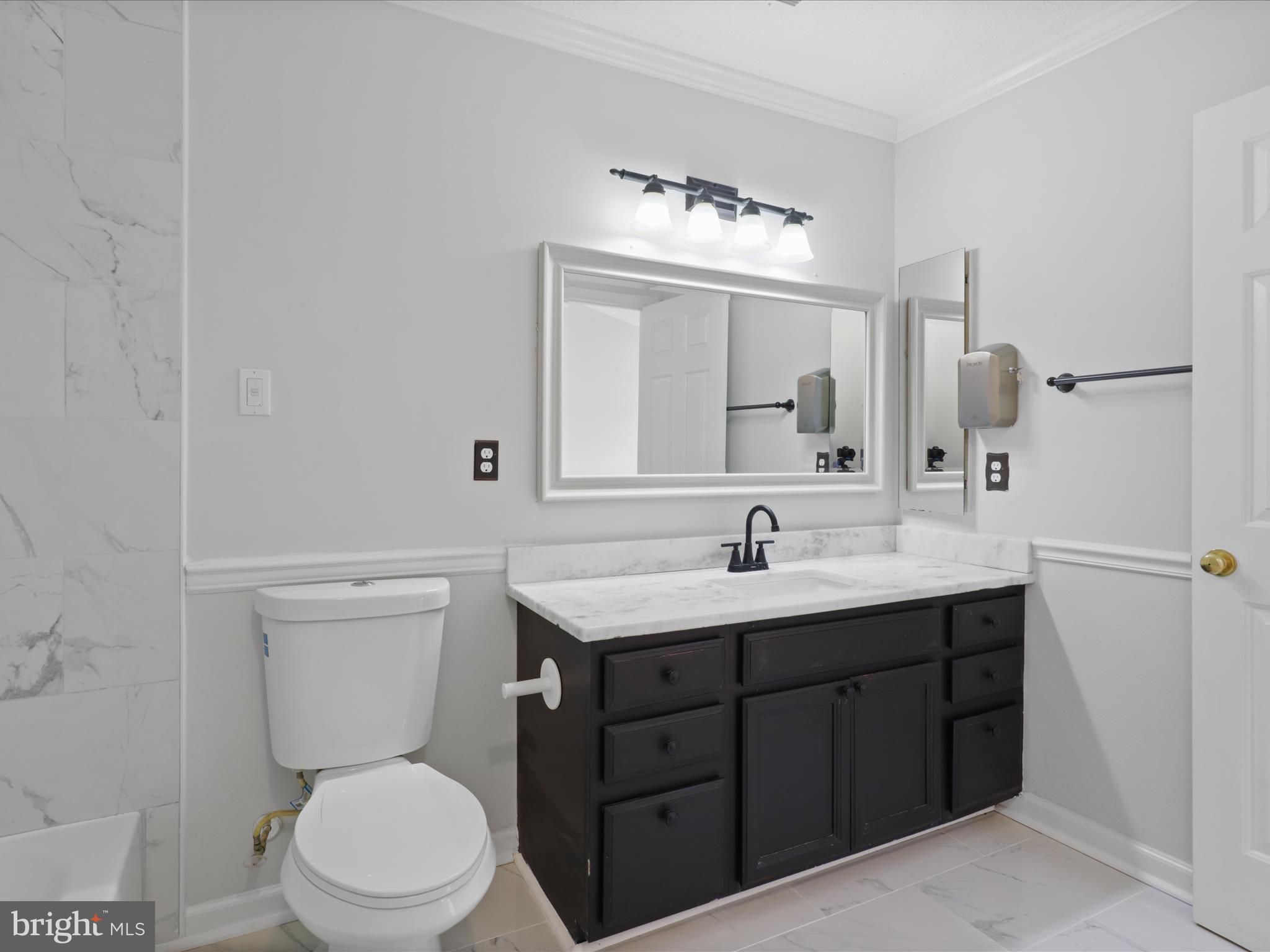 HILLCREST TOWNE - Residential