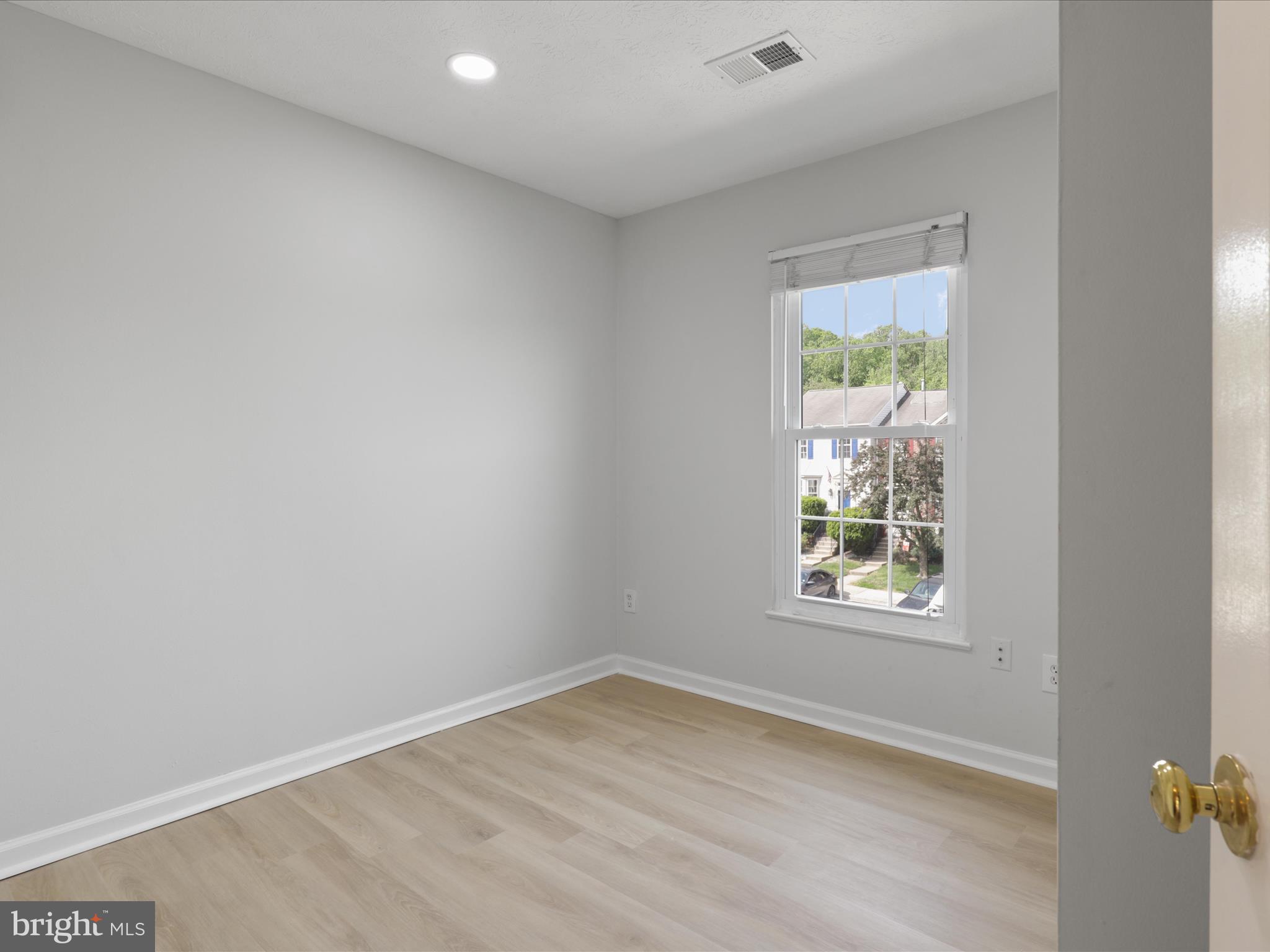 HILLCREST TOWNE - Residential