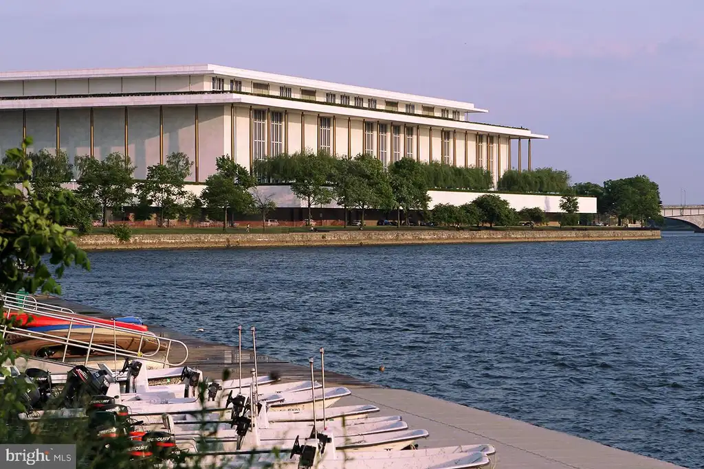 2475 Virginia Avenue NW Unit 822, Washington, DC 20037