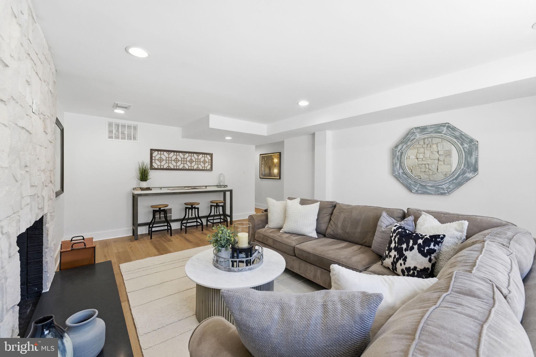 ROLLING VALLEY - Residential