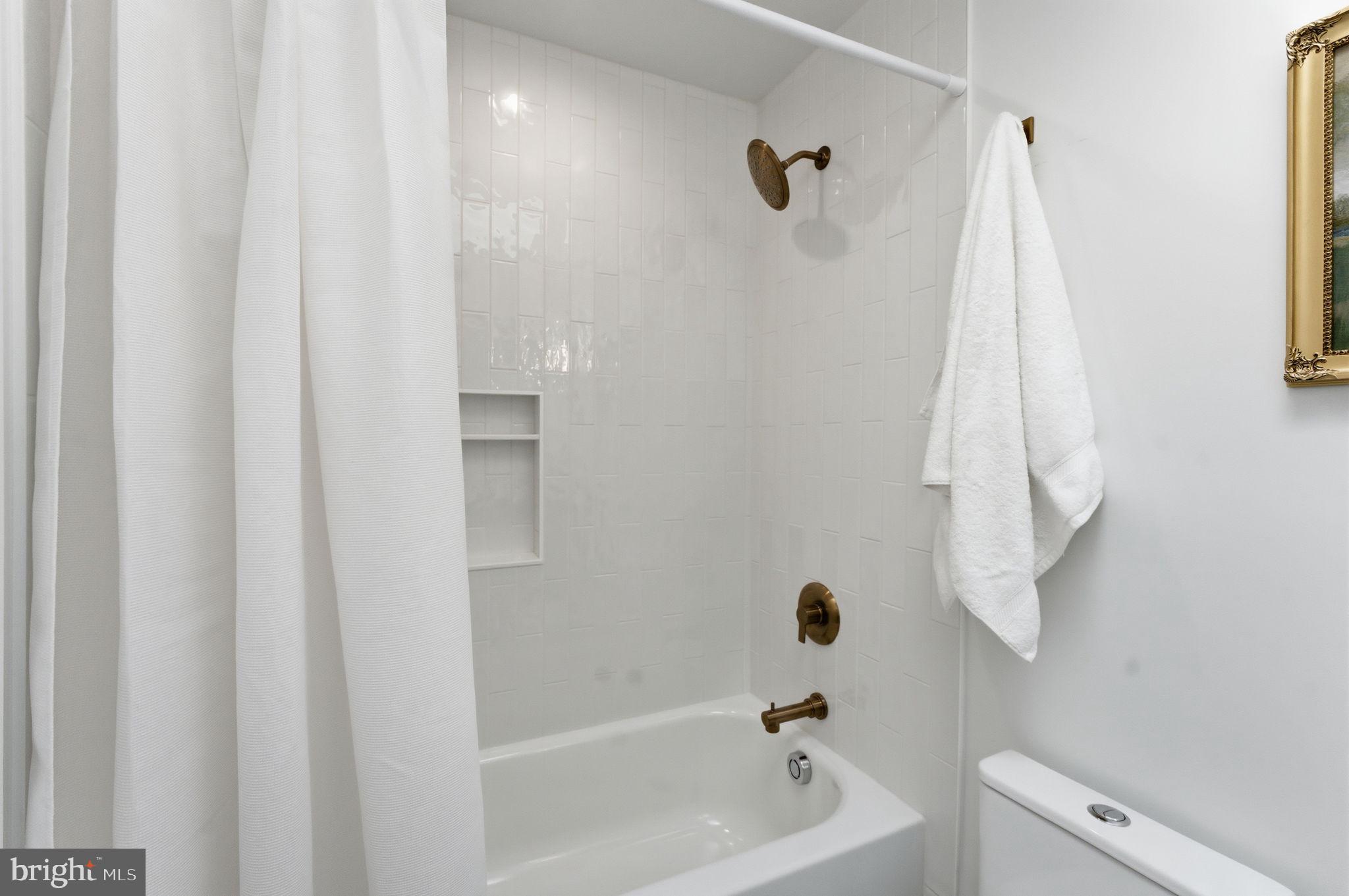 ROLLING VALLEY - Residential