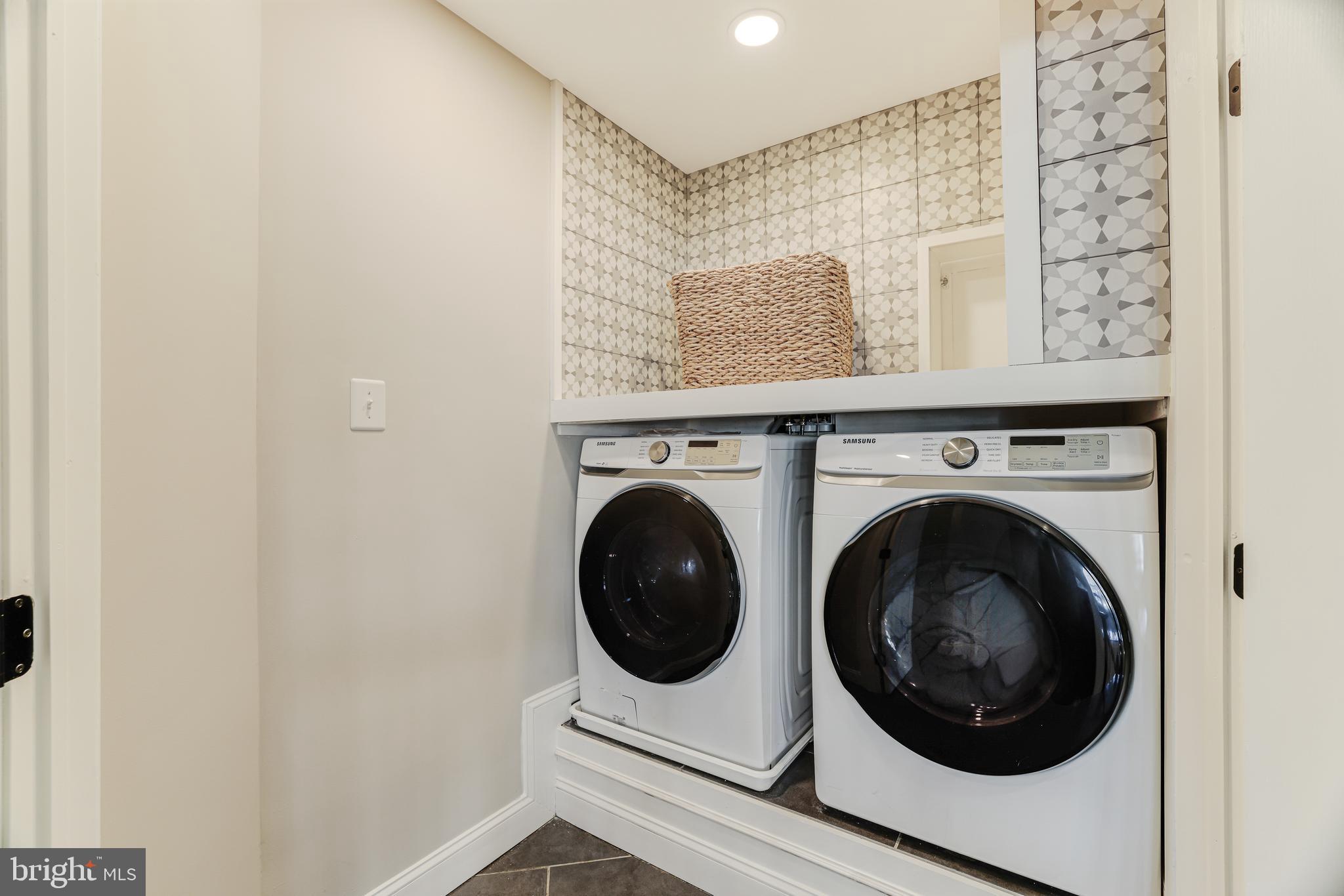 LANSDOWNE ON THE POTOMAC - Residential