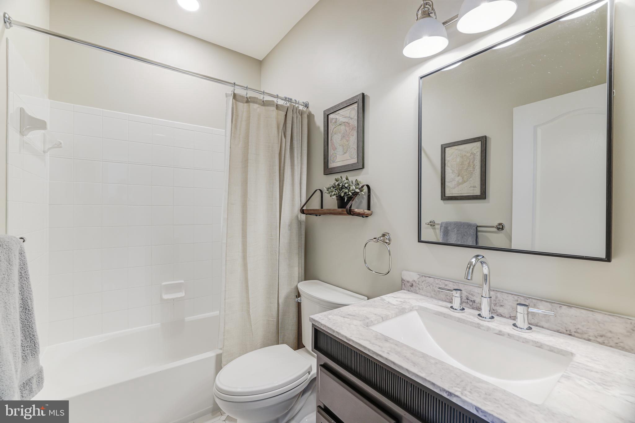 LANSDOWNE ON THE POTOMAC - Residential