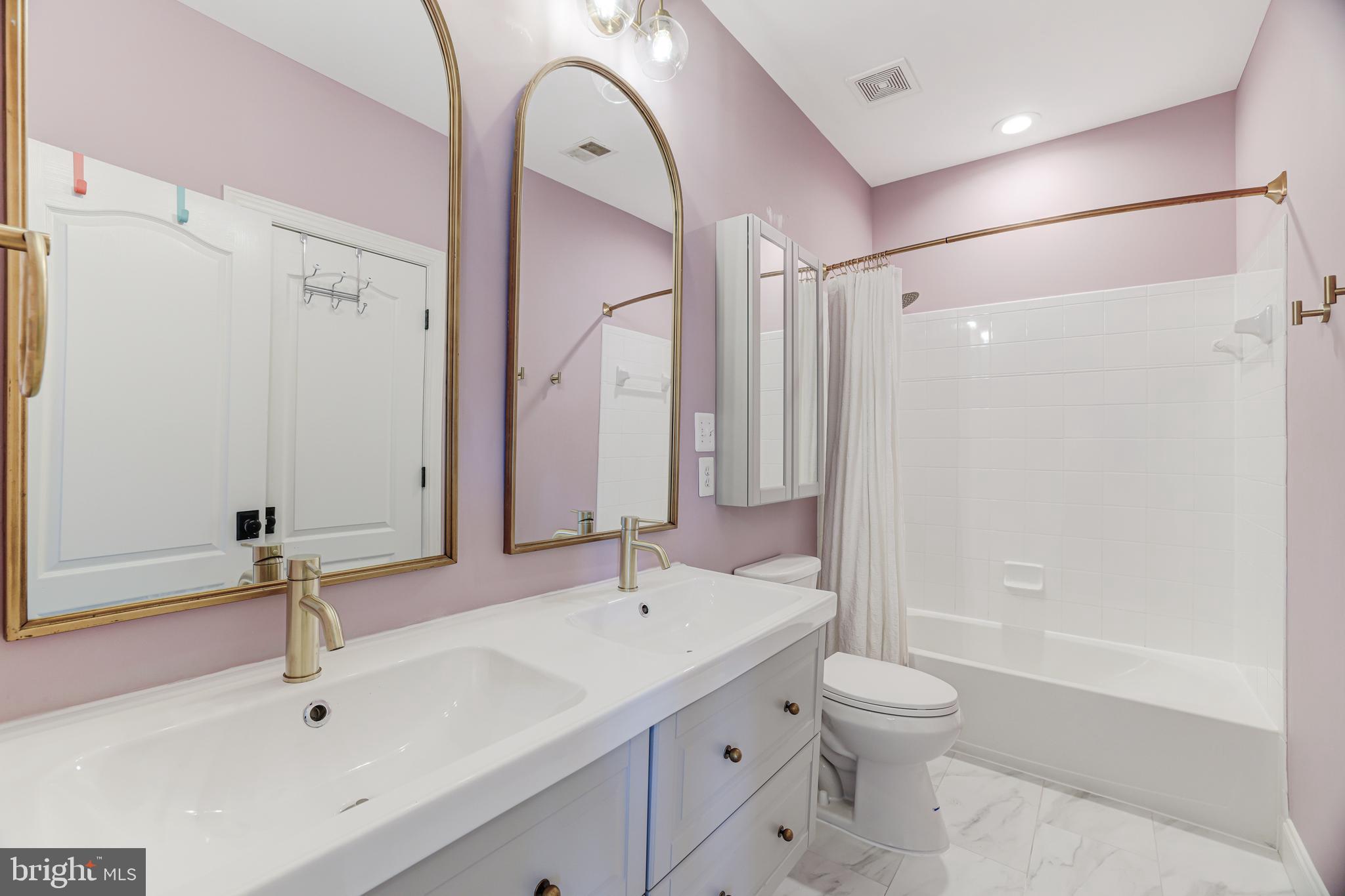 LANSDOWNE ON THE POTOMAC - Residential