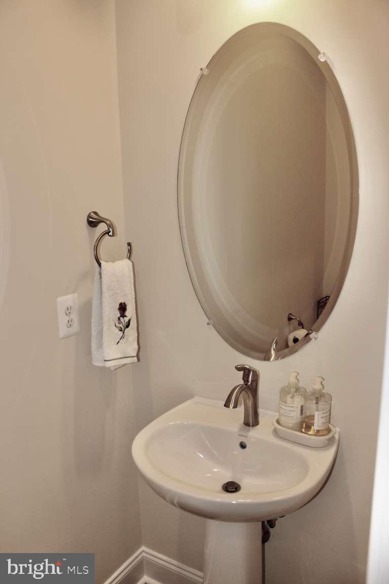 SHENANDOAH, LAKE FREDERICK - Residential