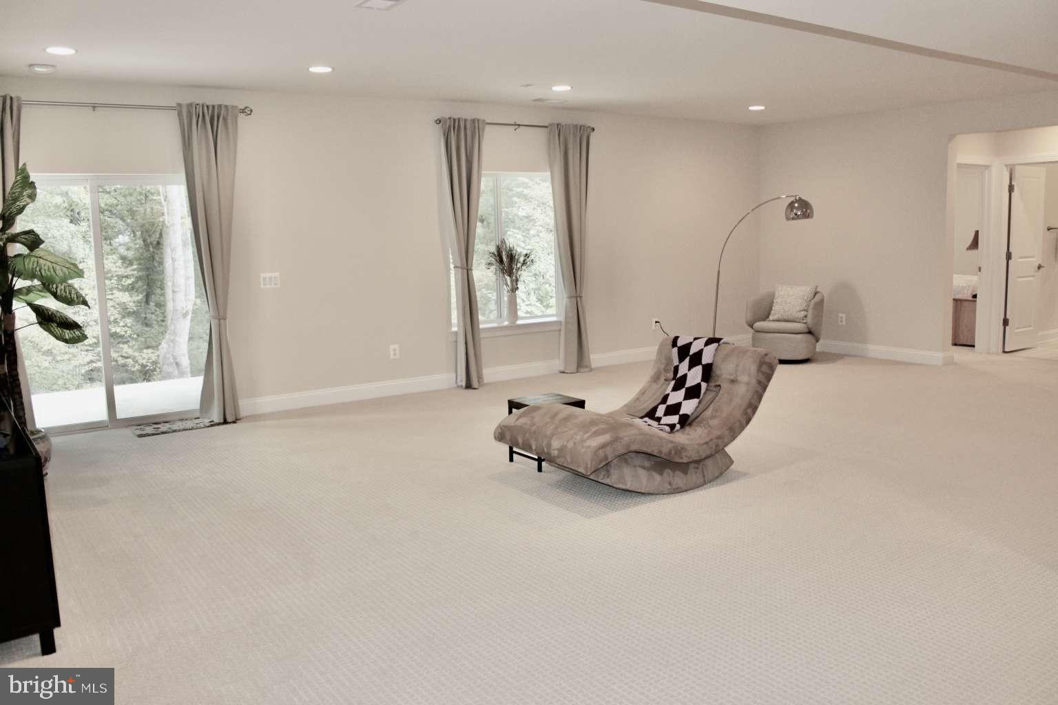 SHENANDOAH, LAKE FREDERICK - Residential