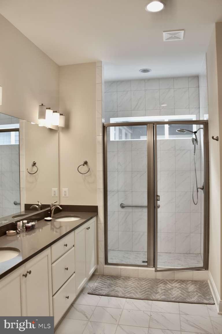 SHENANDOAH, LAKE FREDERICK - Residential