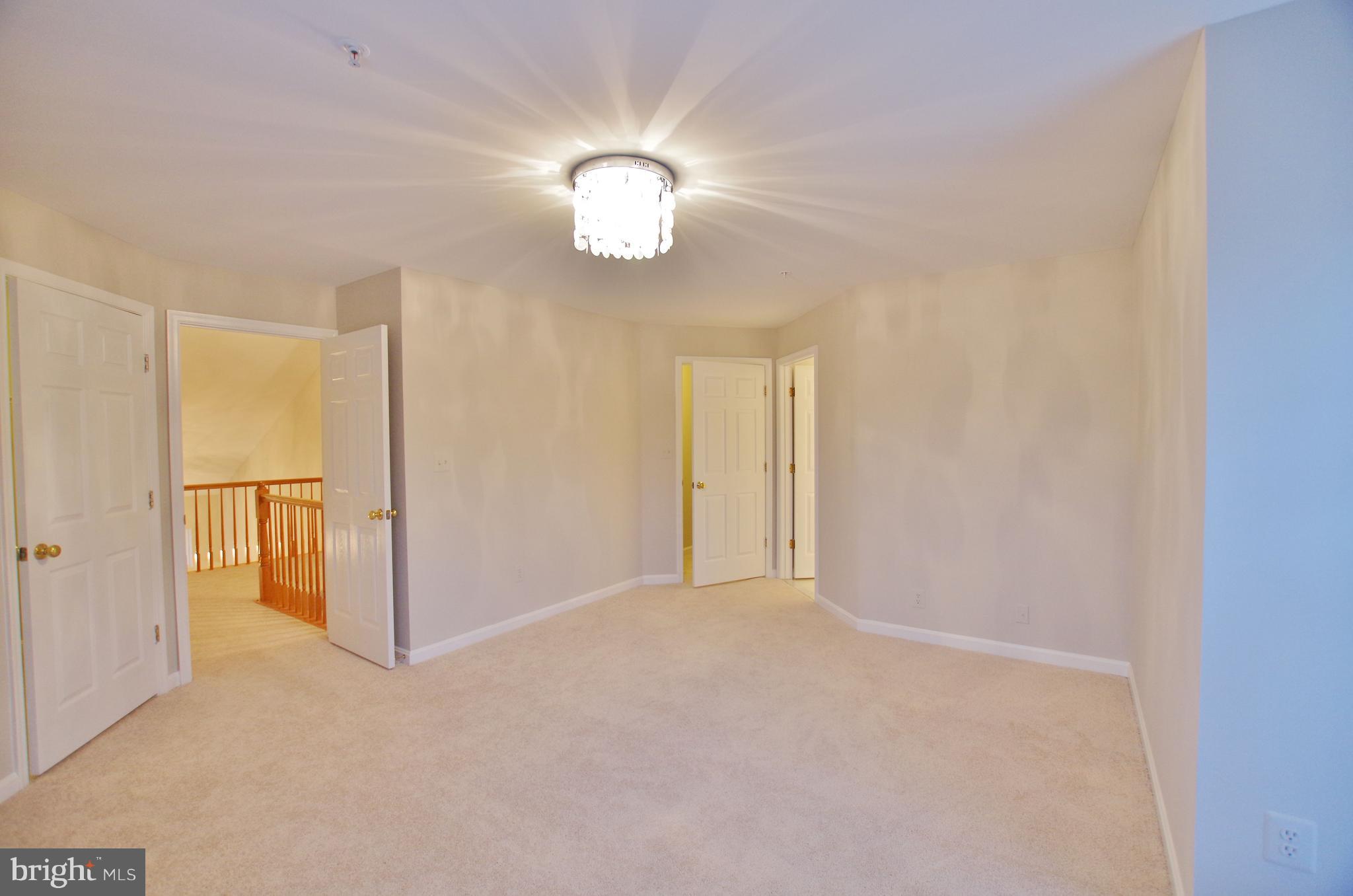 CLOVERLEAF CENTER - Residential