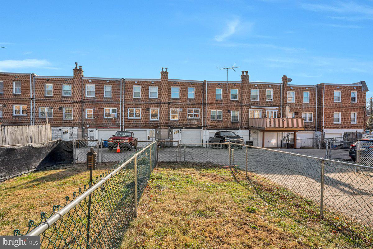 CRISPIN GARDENS - Residential