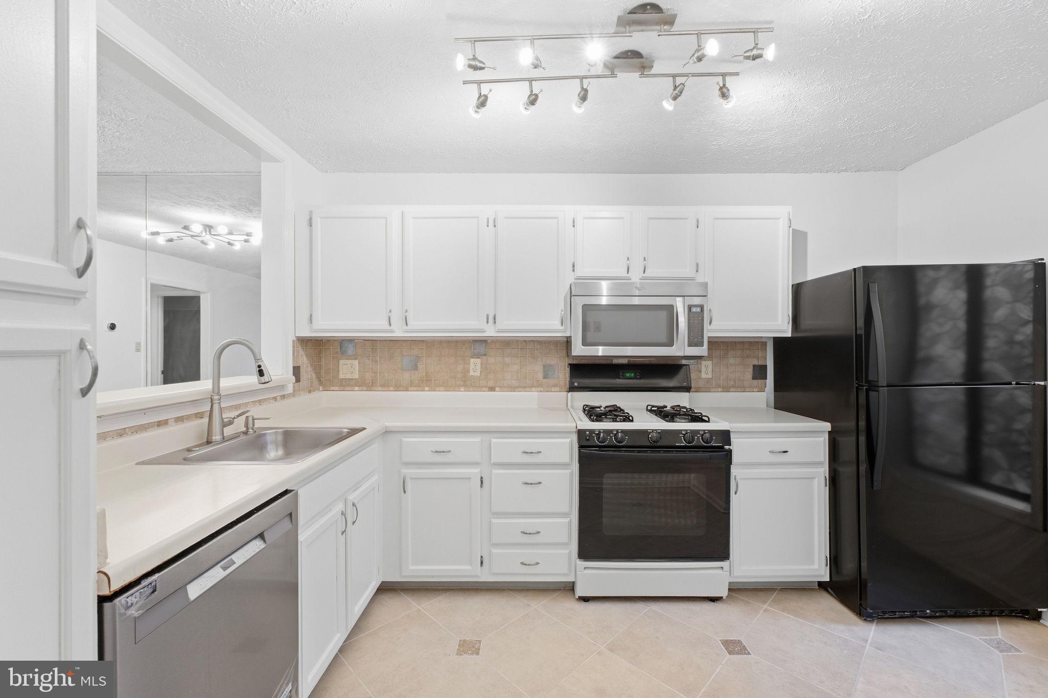 898 WINDBROOKE DRIVE 898