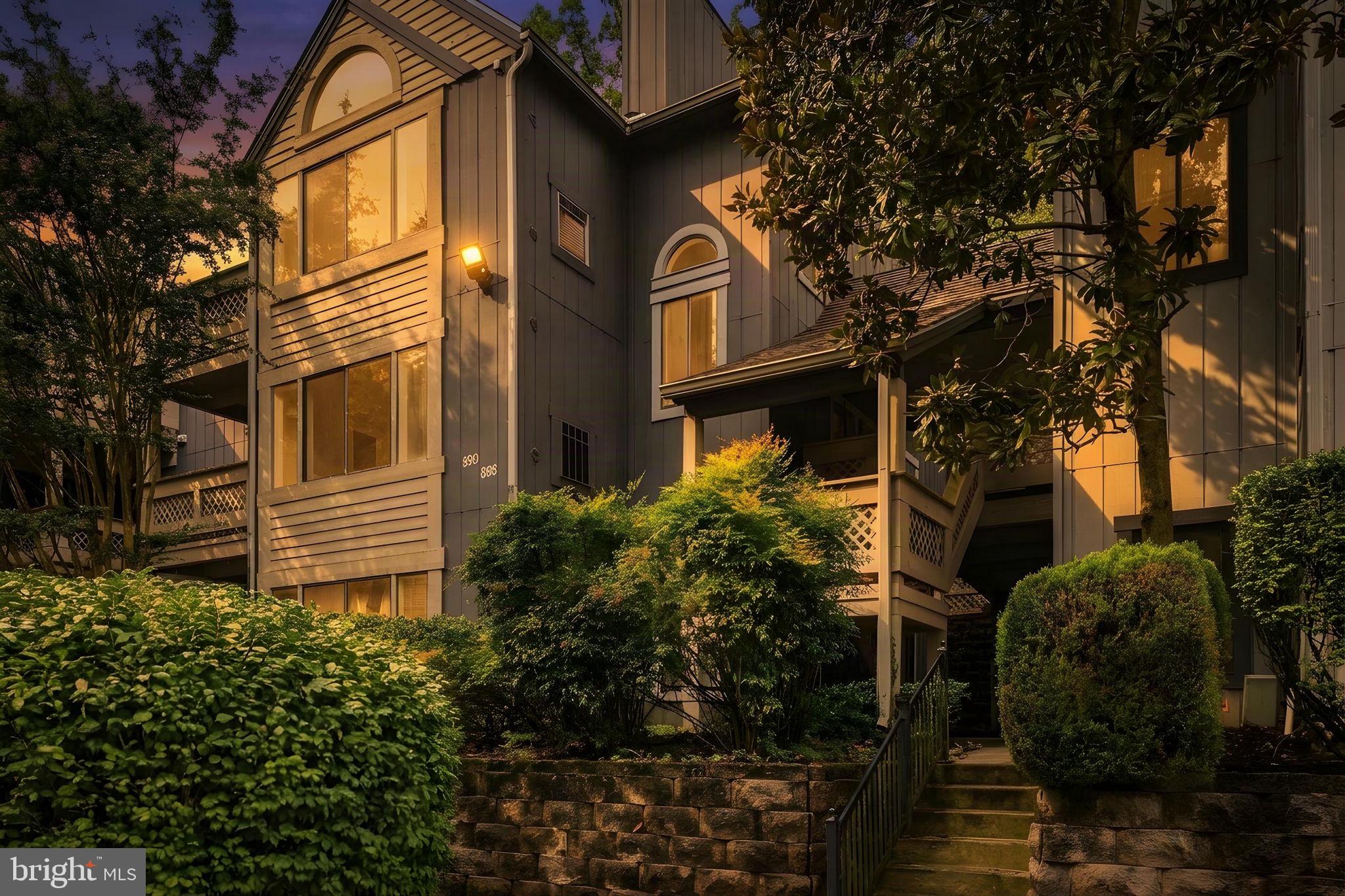 898 WINDBROOKE DRIVE 898