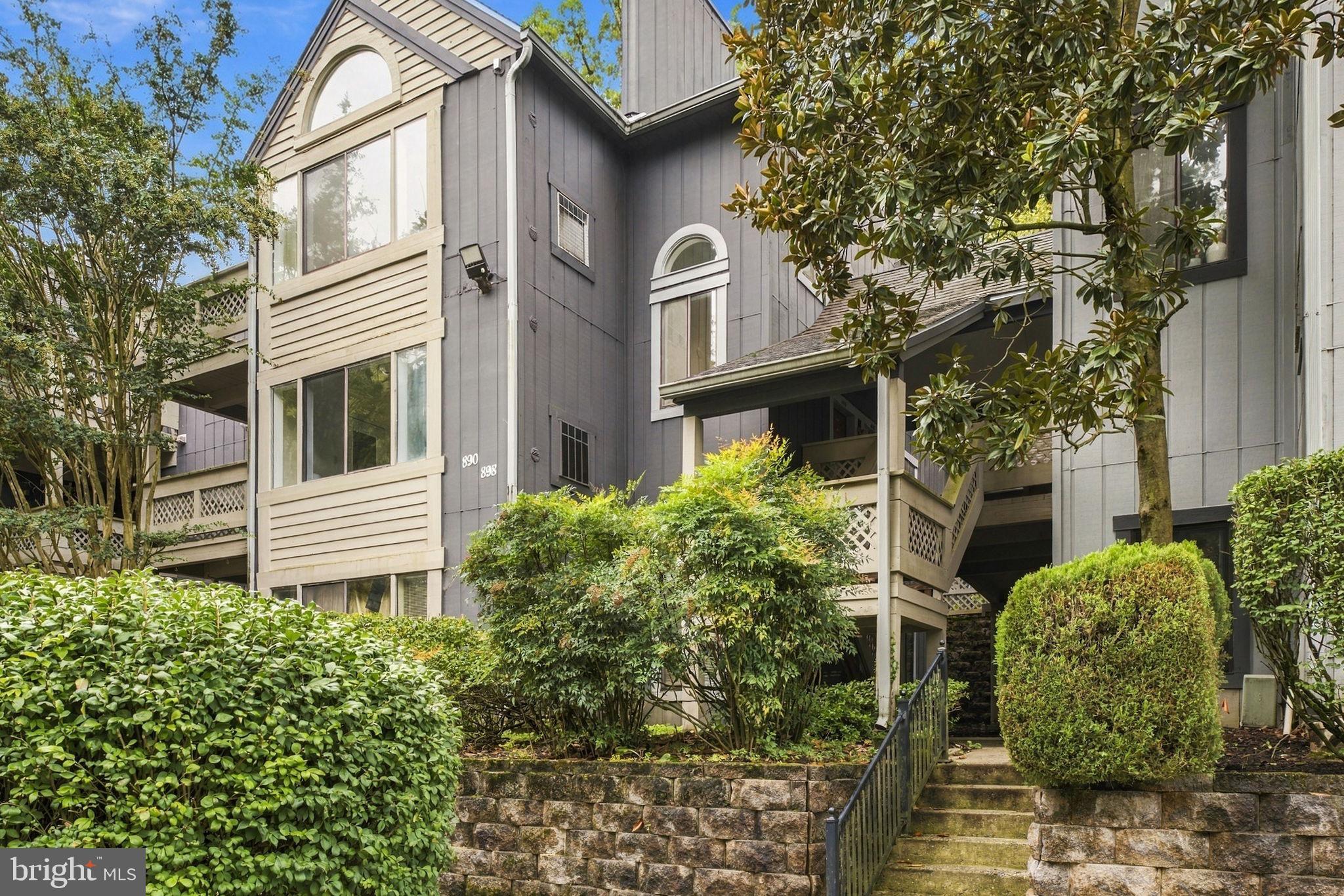 898 WINDBROOKE DRIVE 898