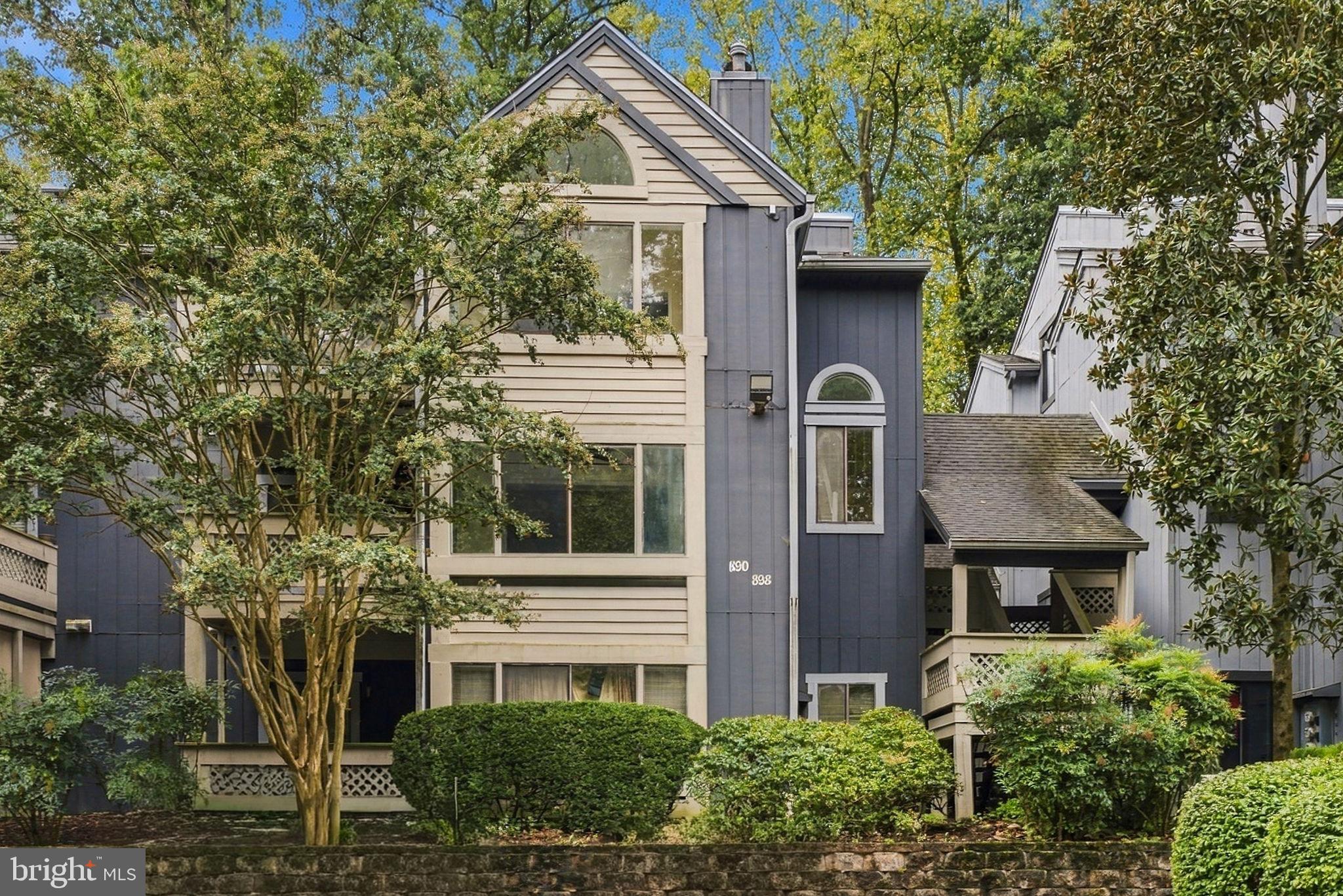 898 WINDBROOKE DRIVE 898