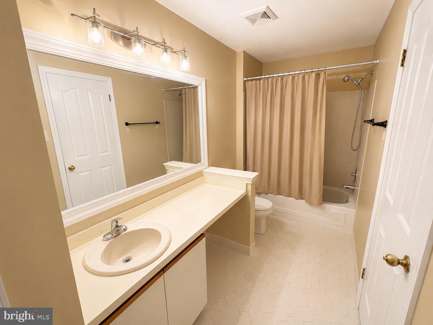 MONTGOMERY BROOK - Residential