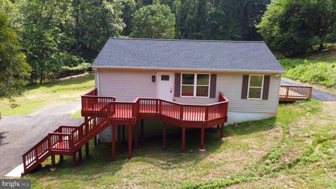 Photo of 1032 Deal Pl, AMISSVILLE, VA 20106 (MLS # VACU2011760) Photo of 1032 Deal Pl, AMISSVILLE, VA 20106 (MLS # VACU2011760)
