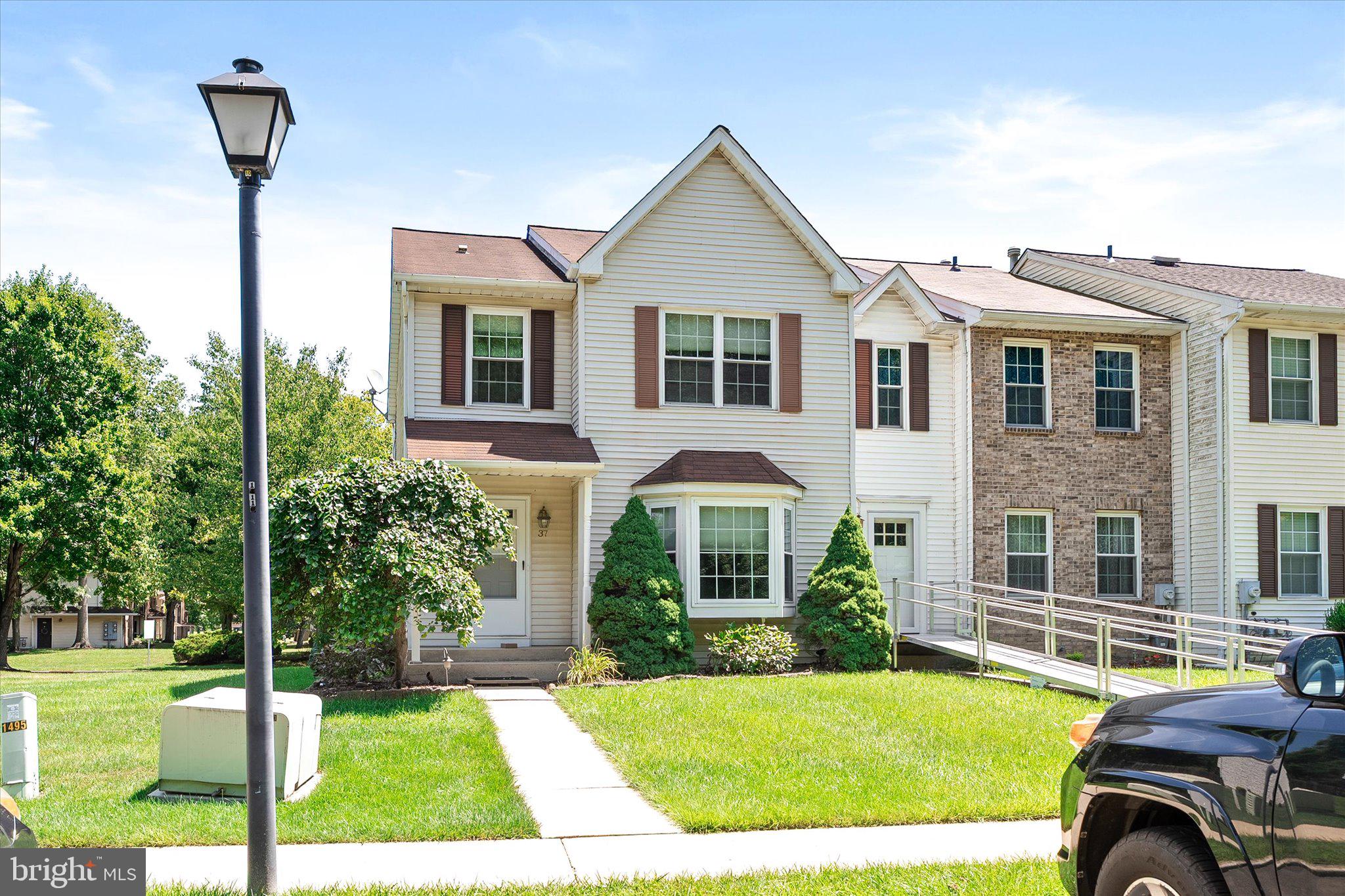 37 DUNMOOR CT S COURT S