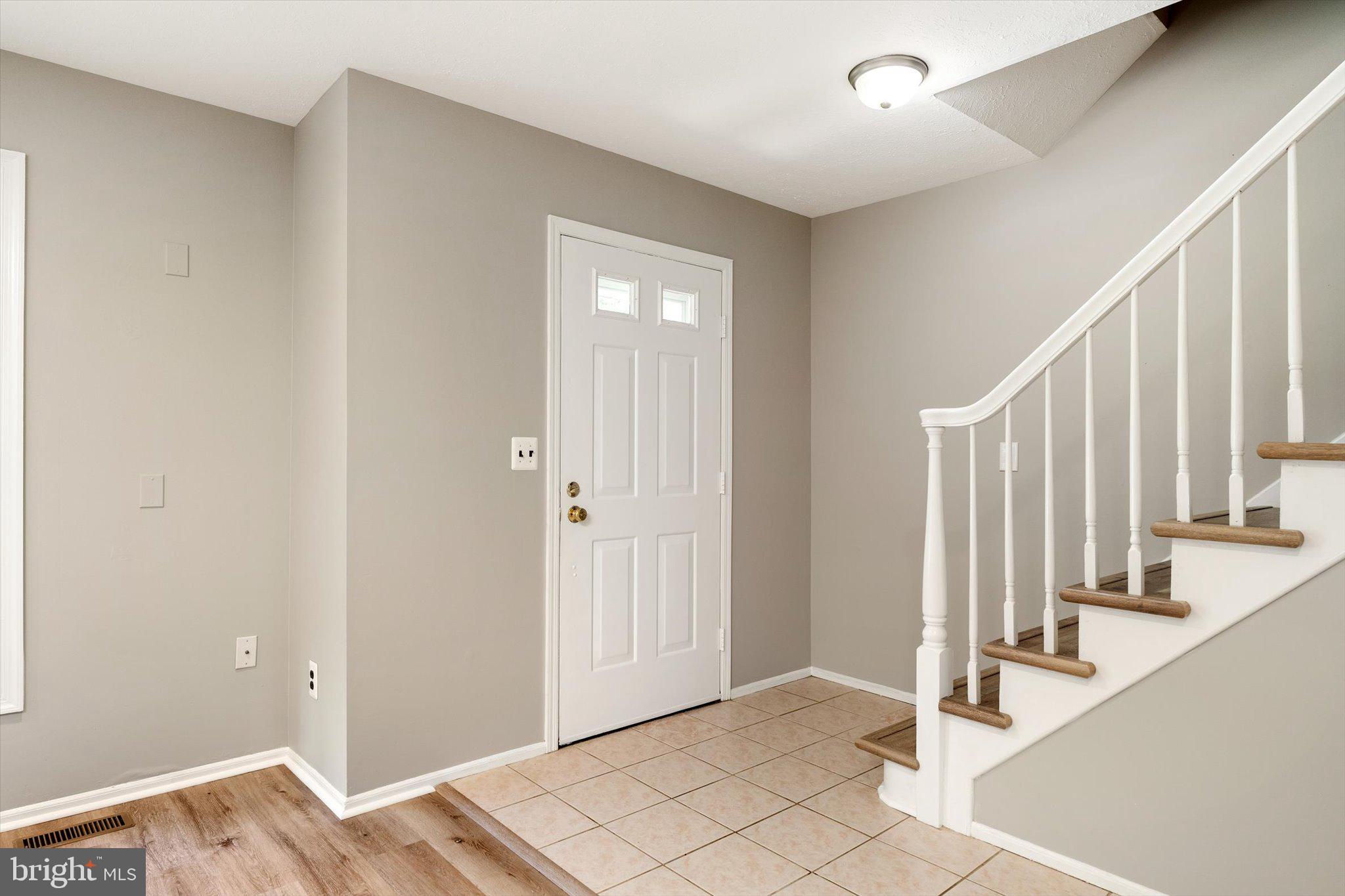 37 DUNMOOR CT S COURT S