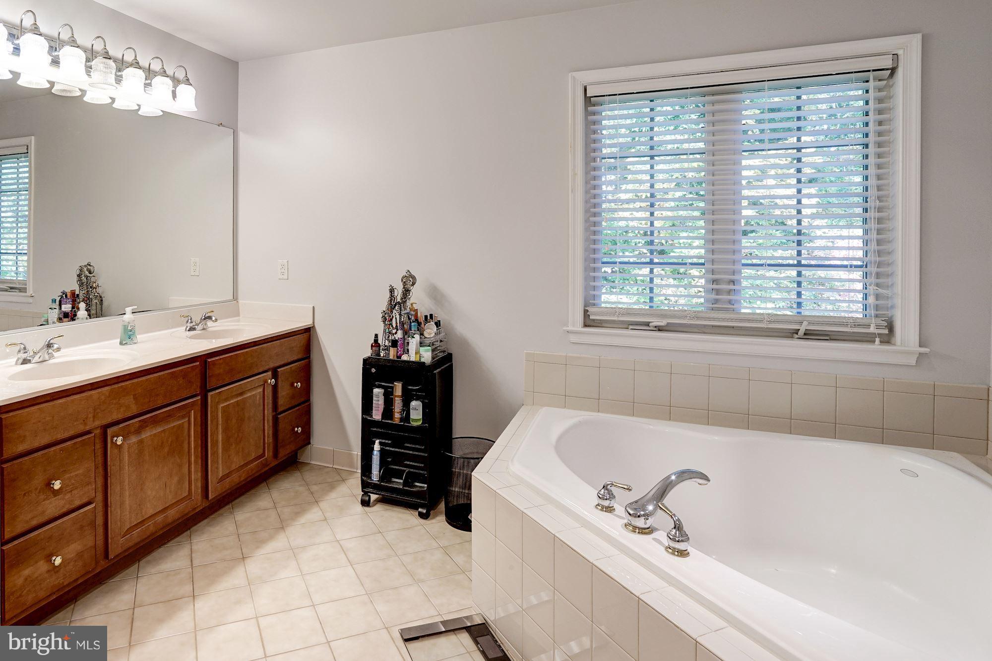 SIMMONS GROVE - Residential