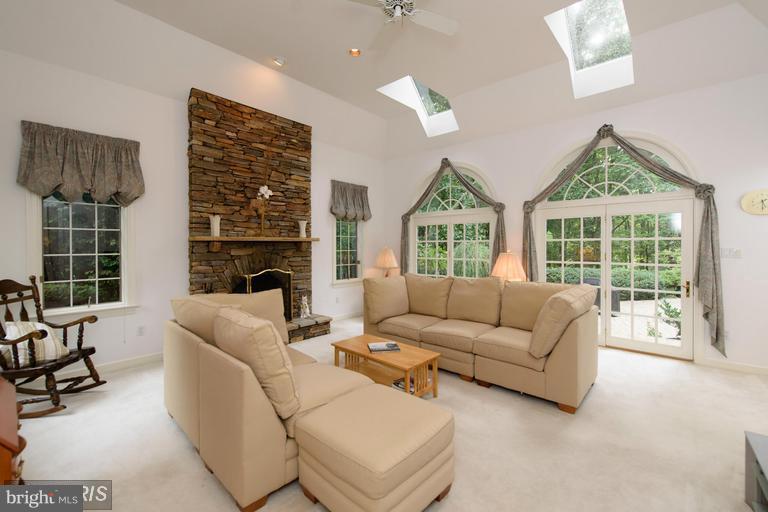 STURBRIDGE - Residential