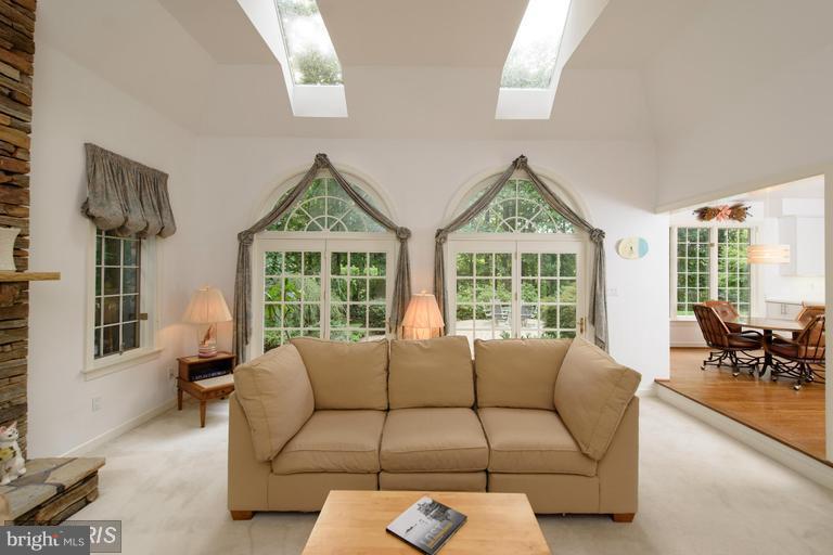 STURBRIDGE - Residential