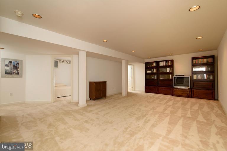 STURBRIDGE - Residential