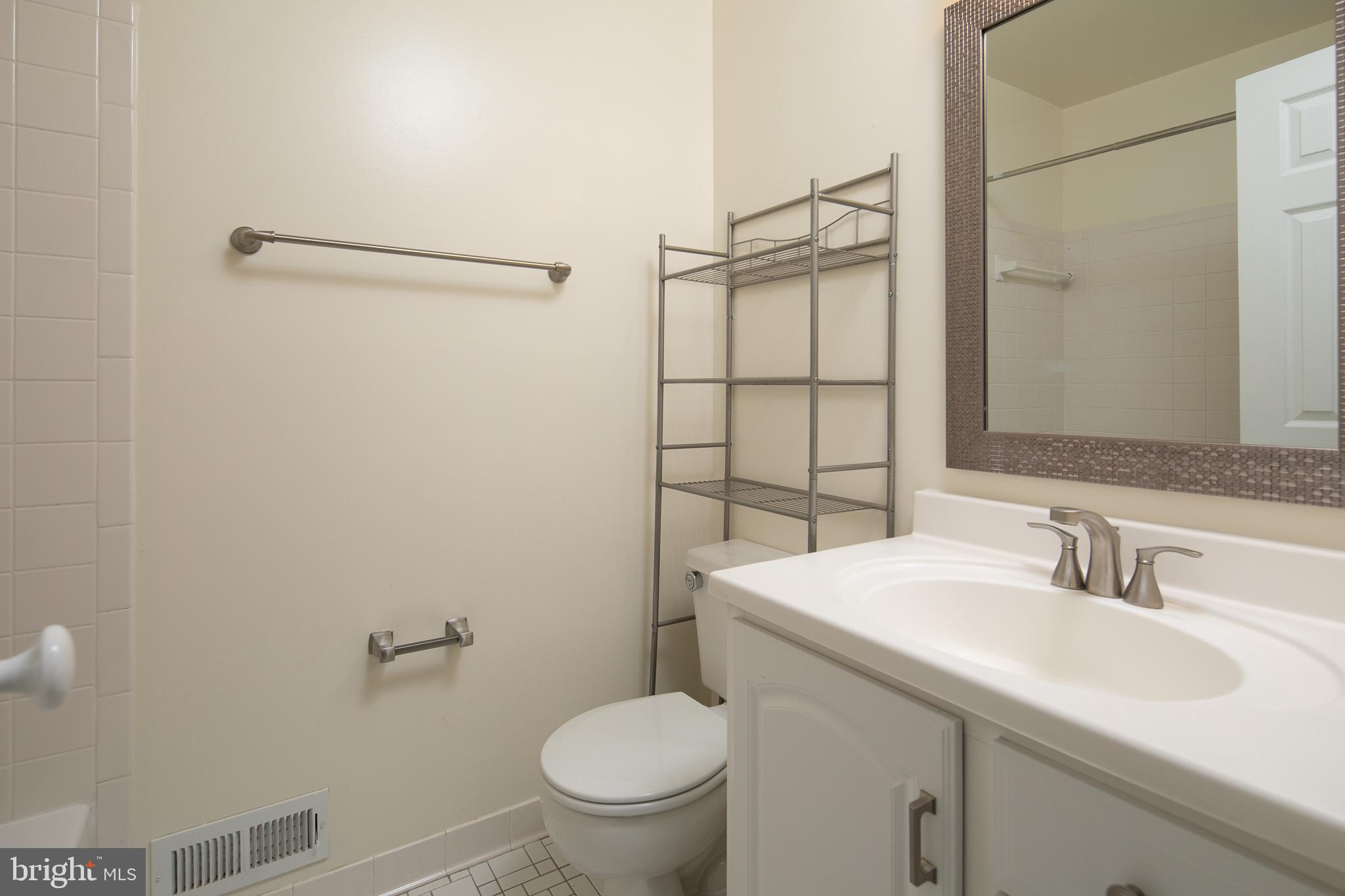 HENSON PARK - Residential Lease