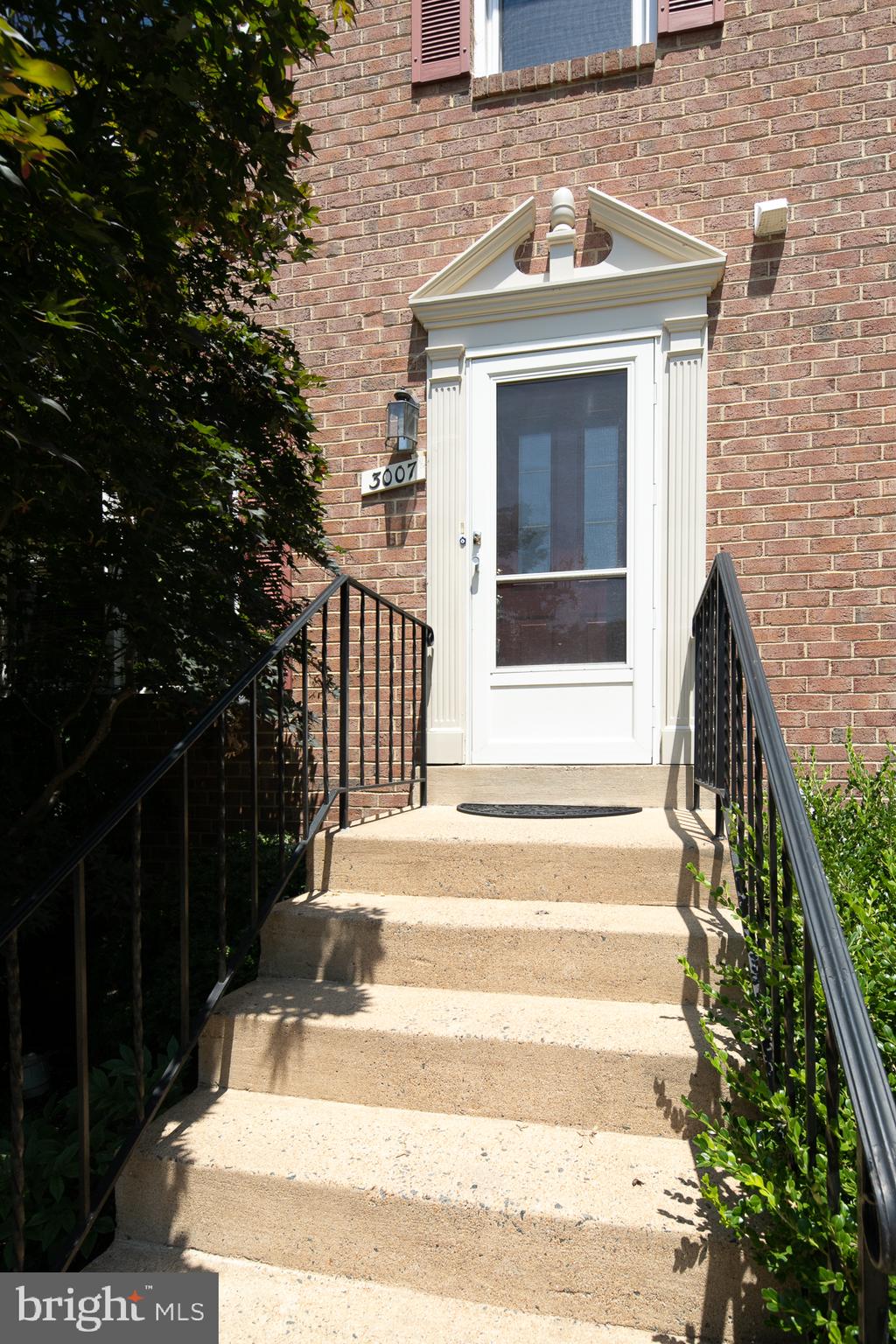 HENSON PARK - Residential Lease