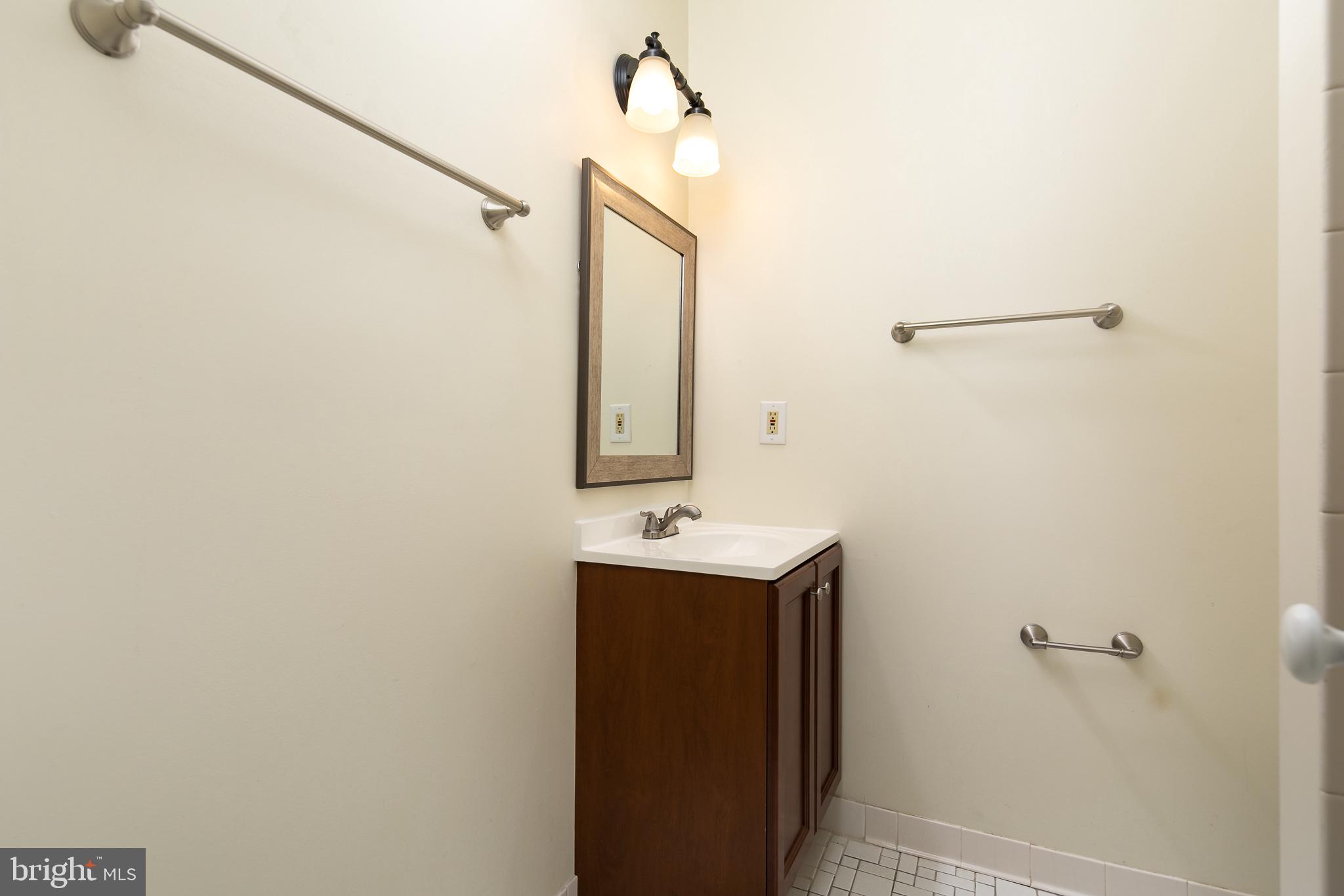 HENSON PARK - Residential Lease