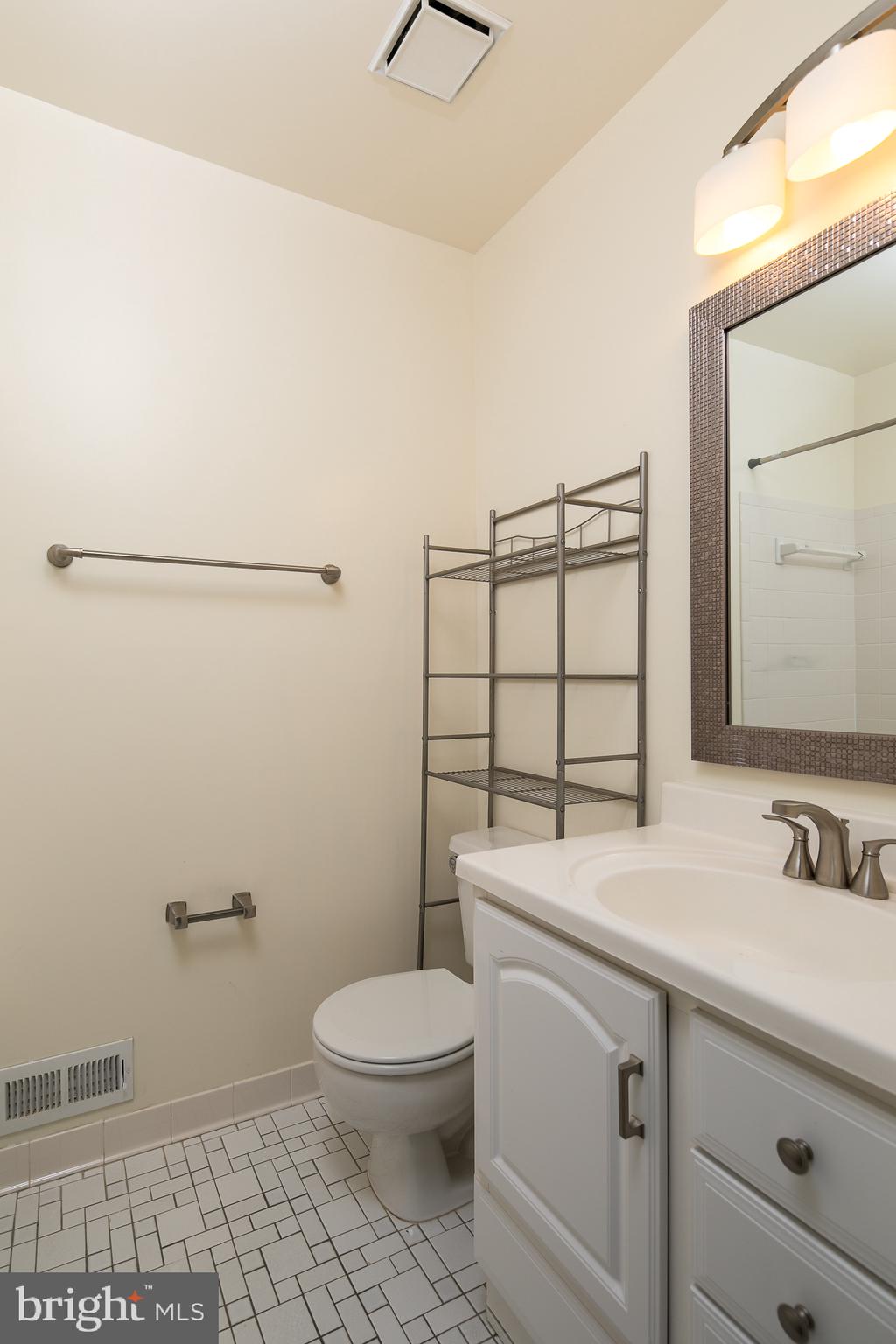 HENSON PARK - Residential Lease