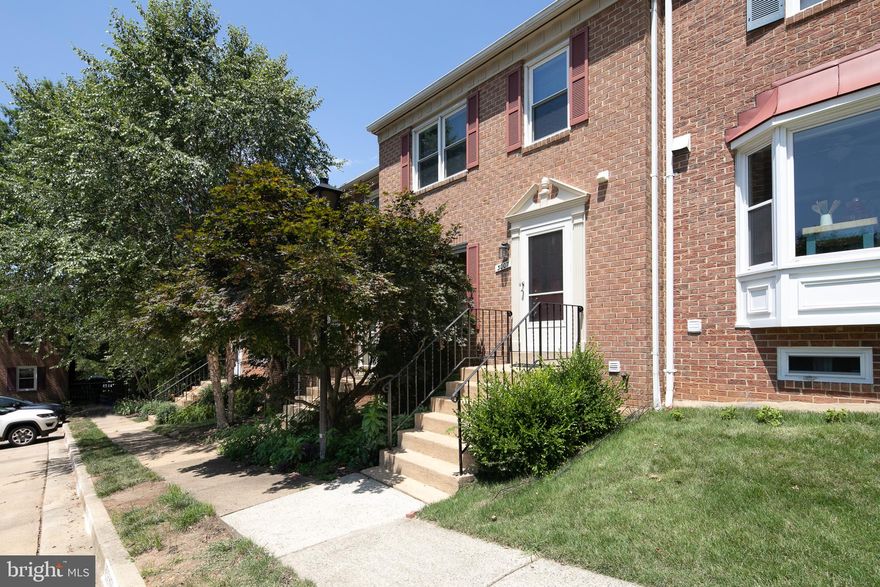 Nicely updated Henson Park townhome close to major employers, commuter routes, and all the shopping, dining and entertainment one could ask for! Two fireplaces in two living areas on different levels allows for maximum relaxation and privacy. Kitchen has granite counters, built-in microwave and plenty of storage. Outdoor spaces include a sizable deck on main level and covered patio space on lower with enclosed yard. Property is located within easy driving distance of the Pentagon, Pentagon City, and Reagan National Airport. Pets ok w/owner approval; limit two; 50 lbs or less. (Basement carpet in photos has been upgraded to hard flooring.) *** Resident must choose between two resident benefit packages at time of application.