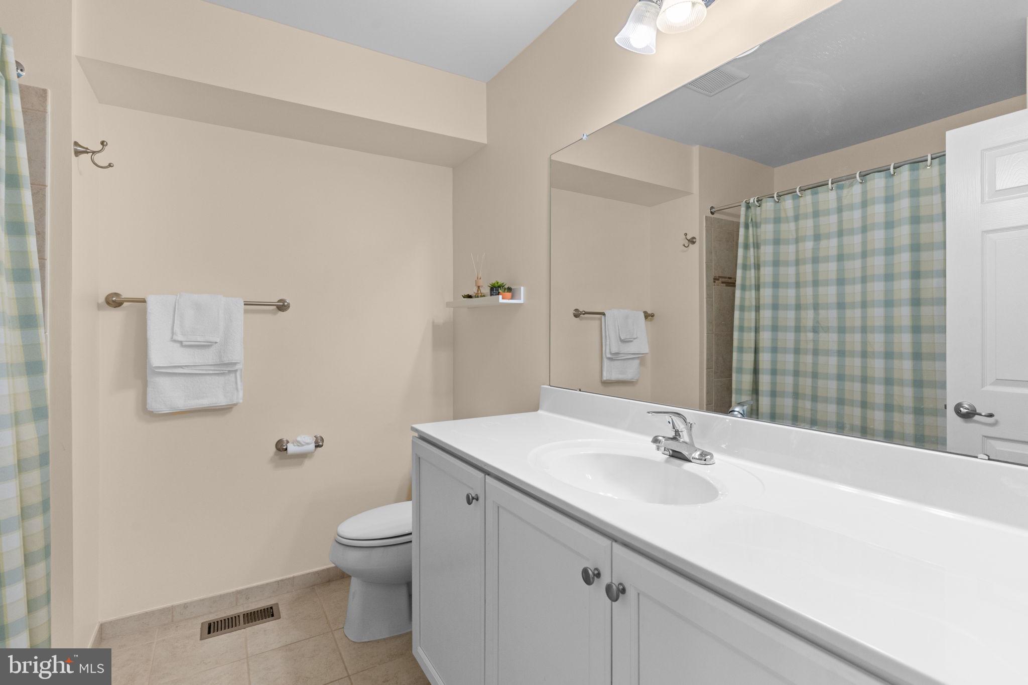 EMERALD WALK - Residential