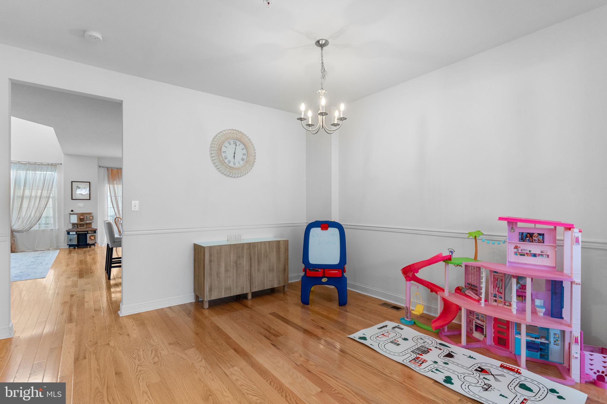 EMERALD WALK - Residential