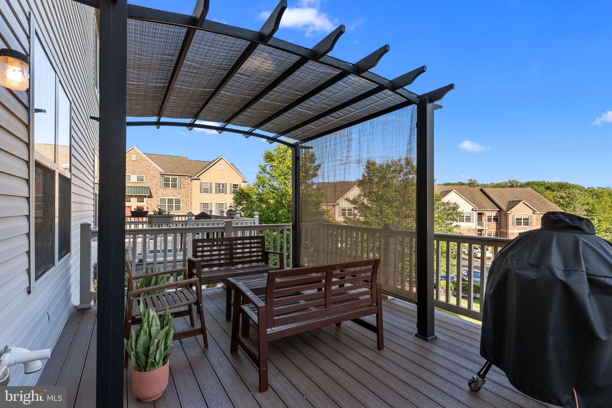 EMERALD WALK - Residential