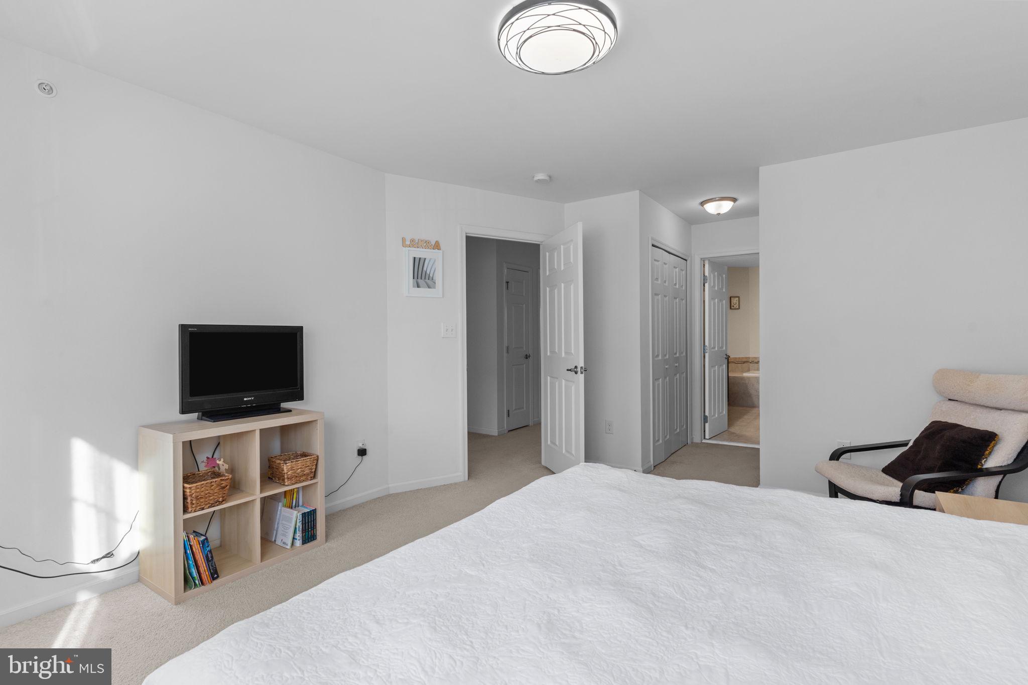 EMERALD WALK - Residential