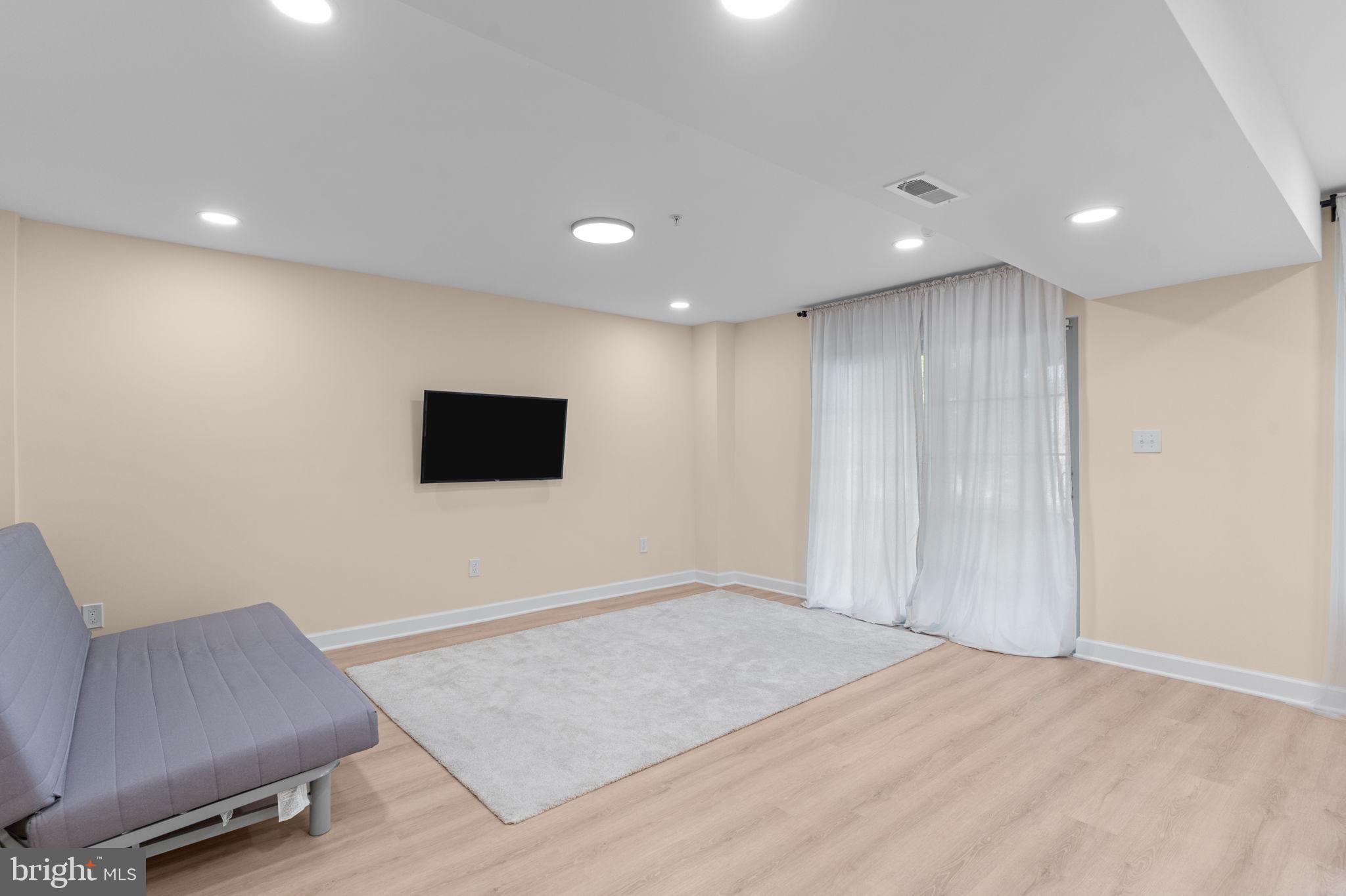 EMERALD WALK - Residential