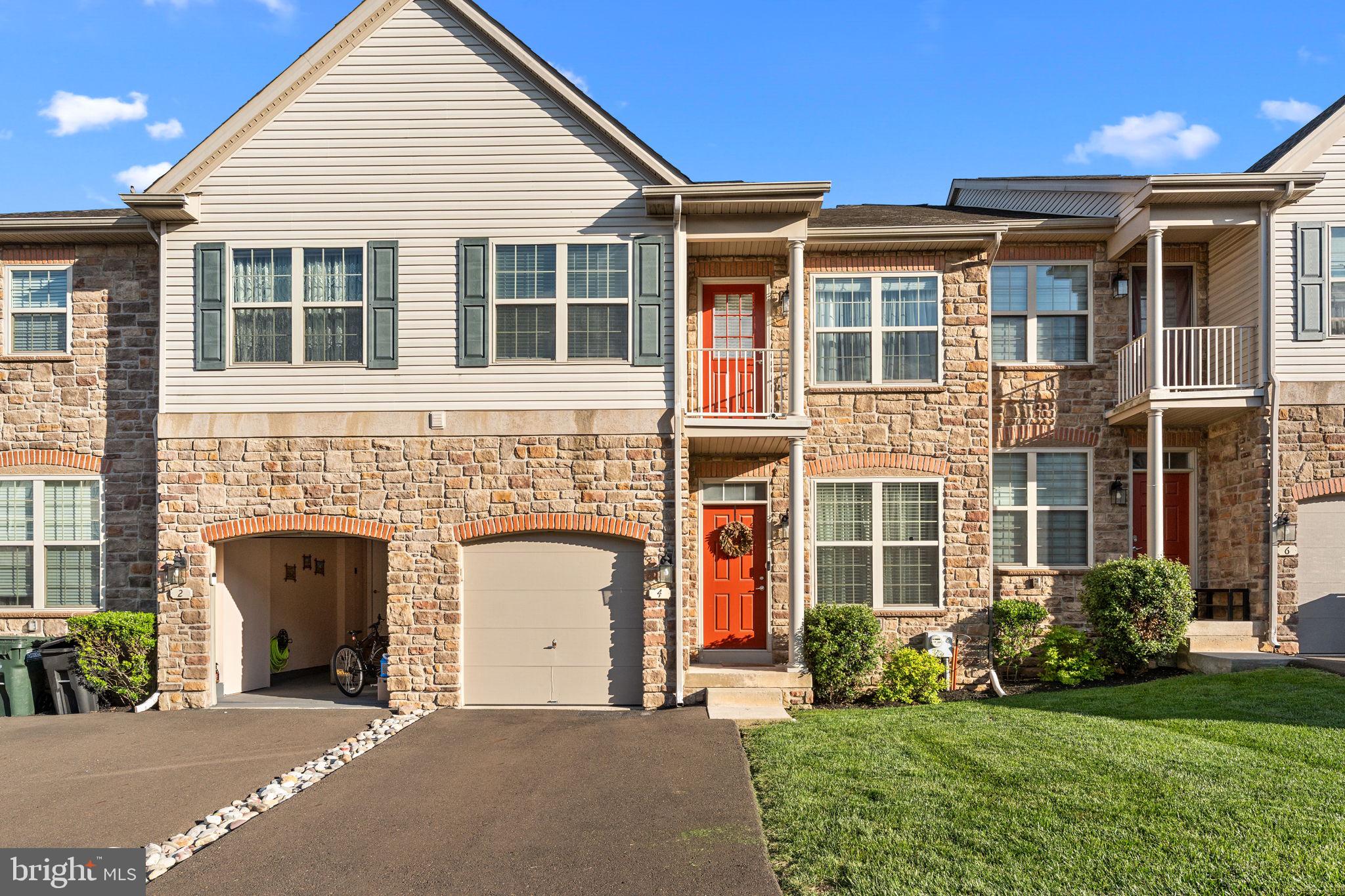 EMERALD WALK - Residential