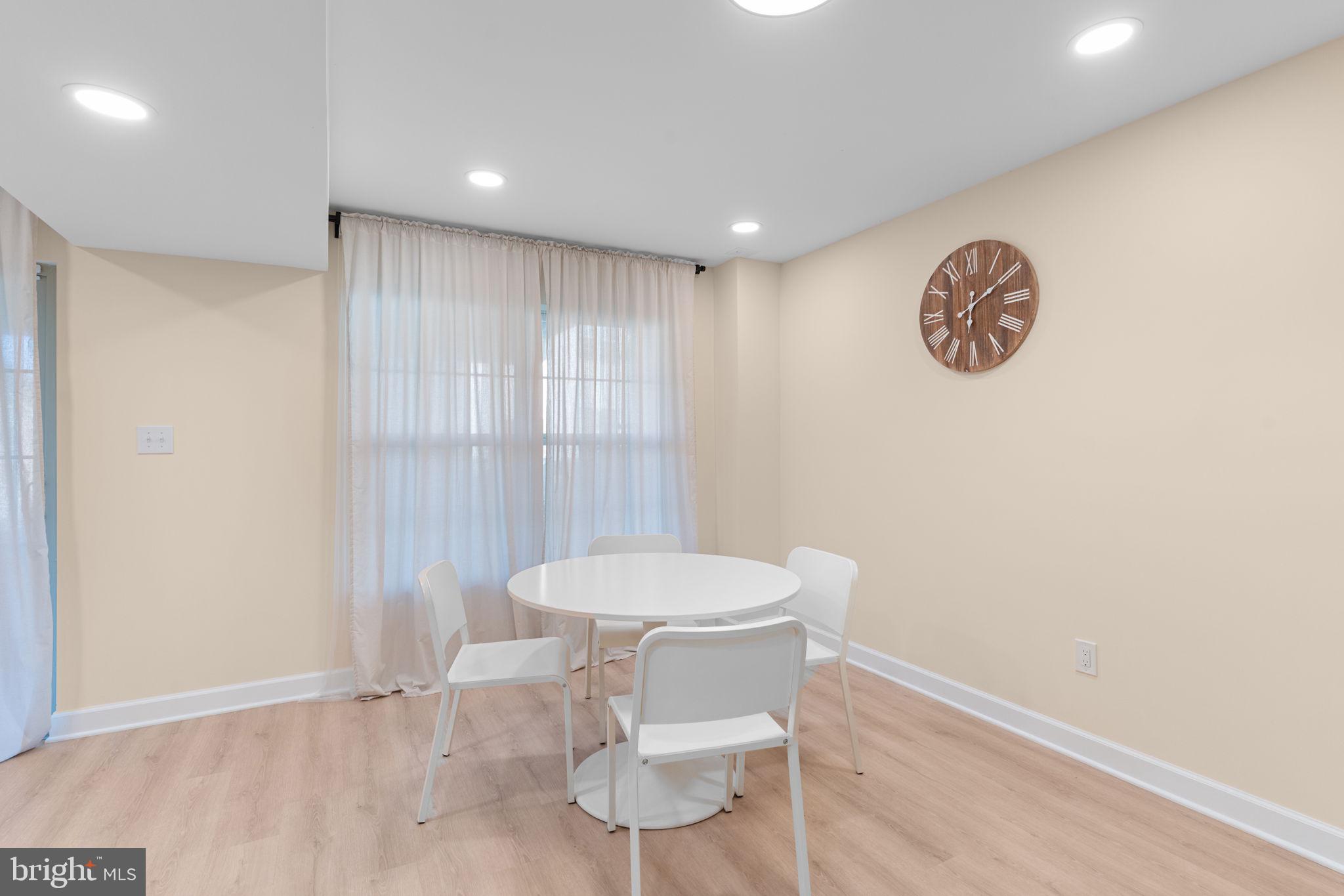EMERALD WALK - Residential