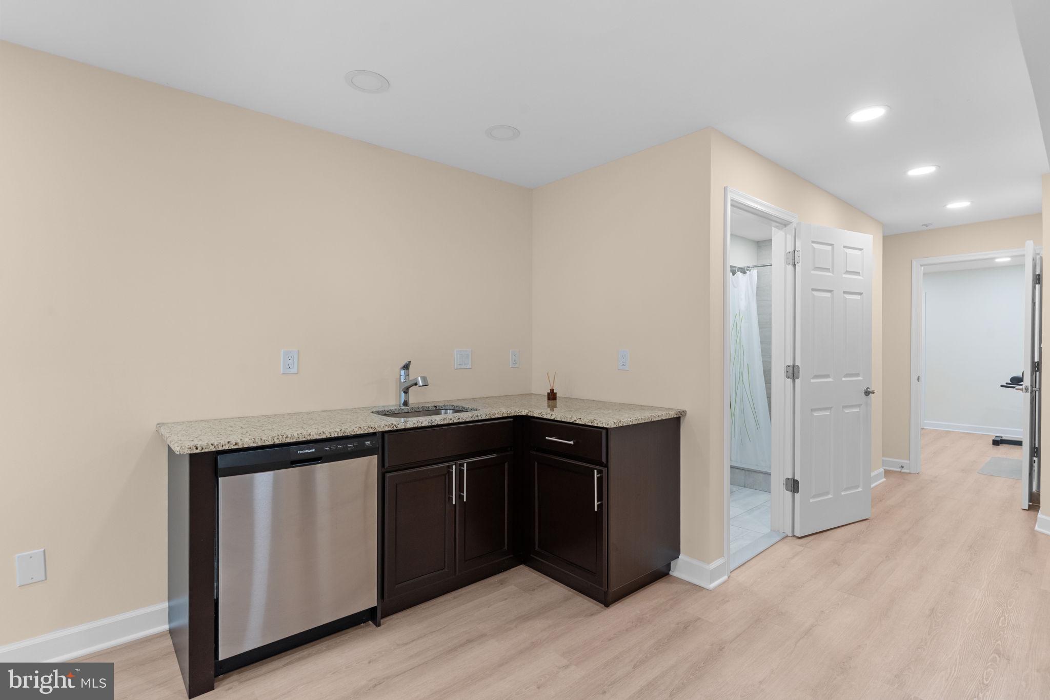 EMERALD WALK - Residential