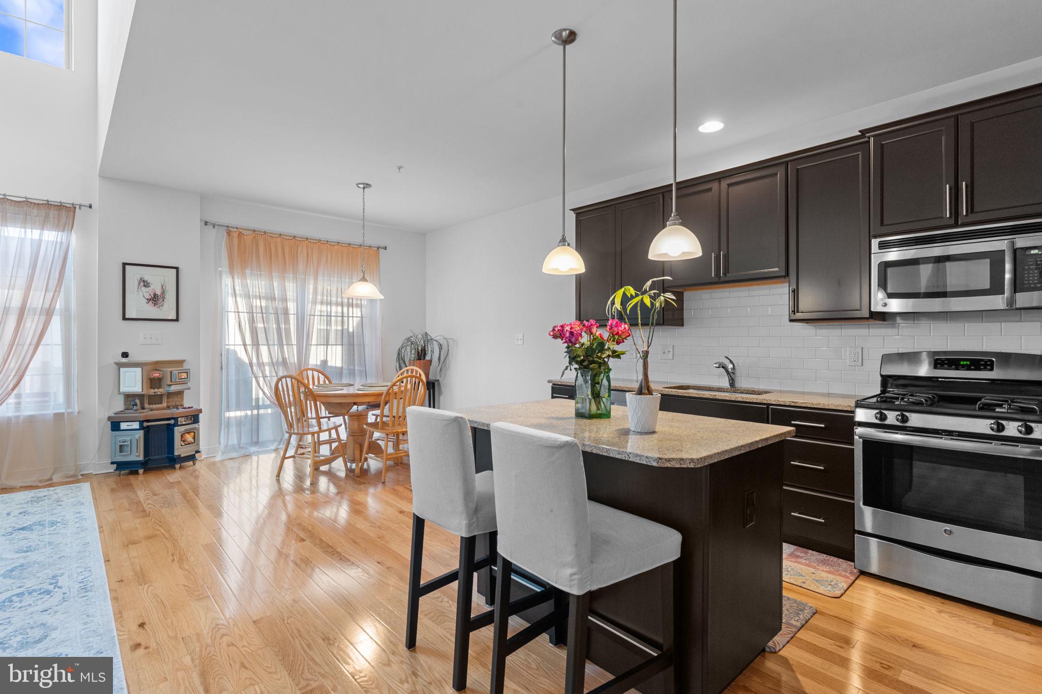 EMERALD WALK - Residential