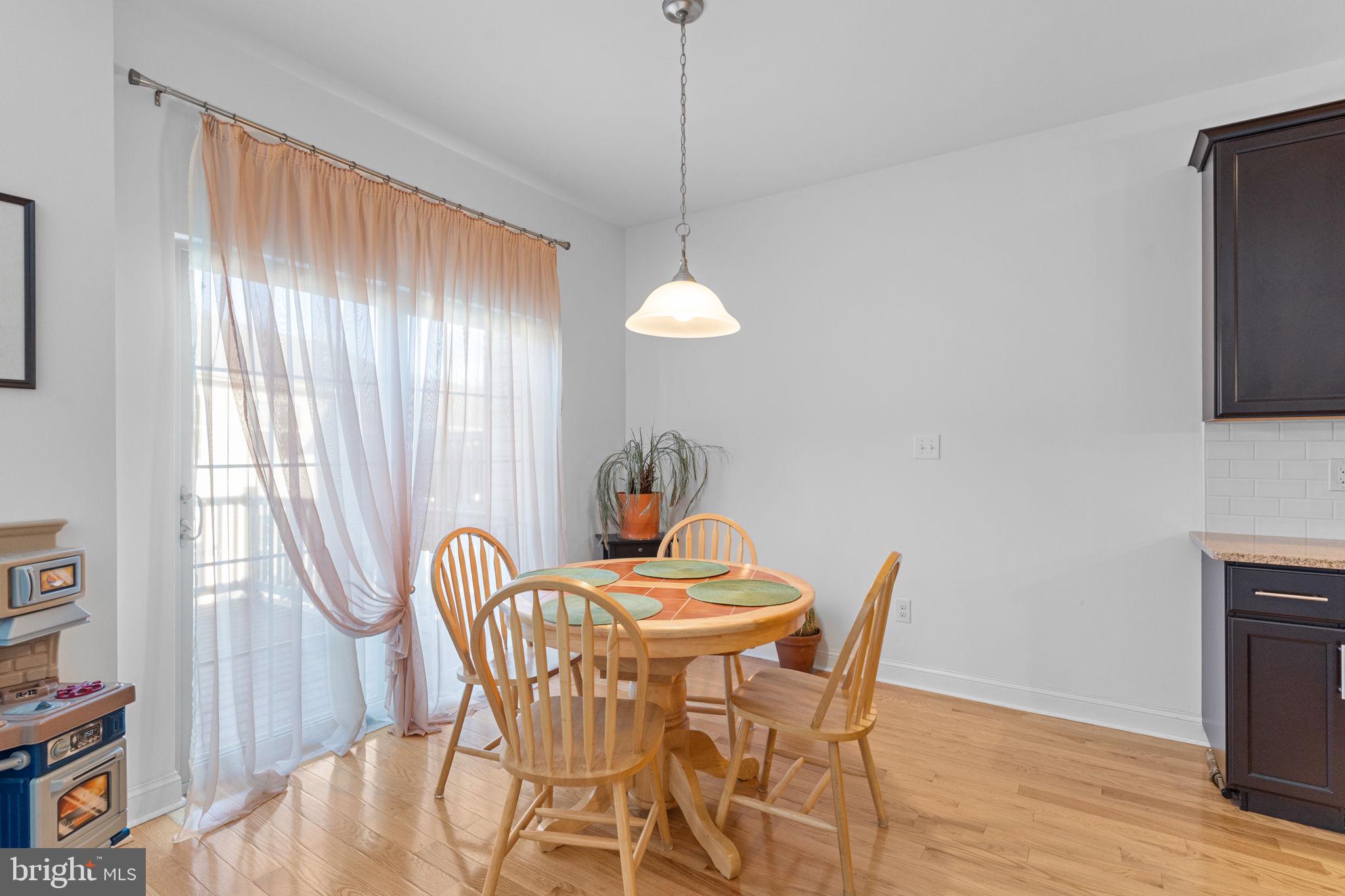 EMERALD WALK - Residential