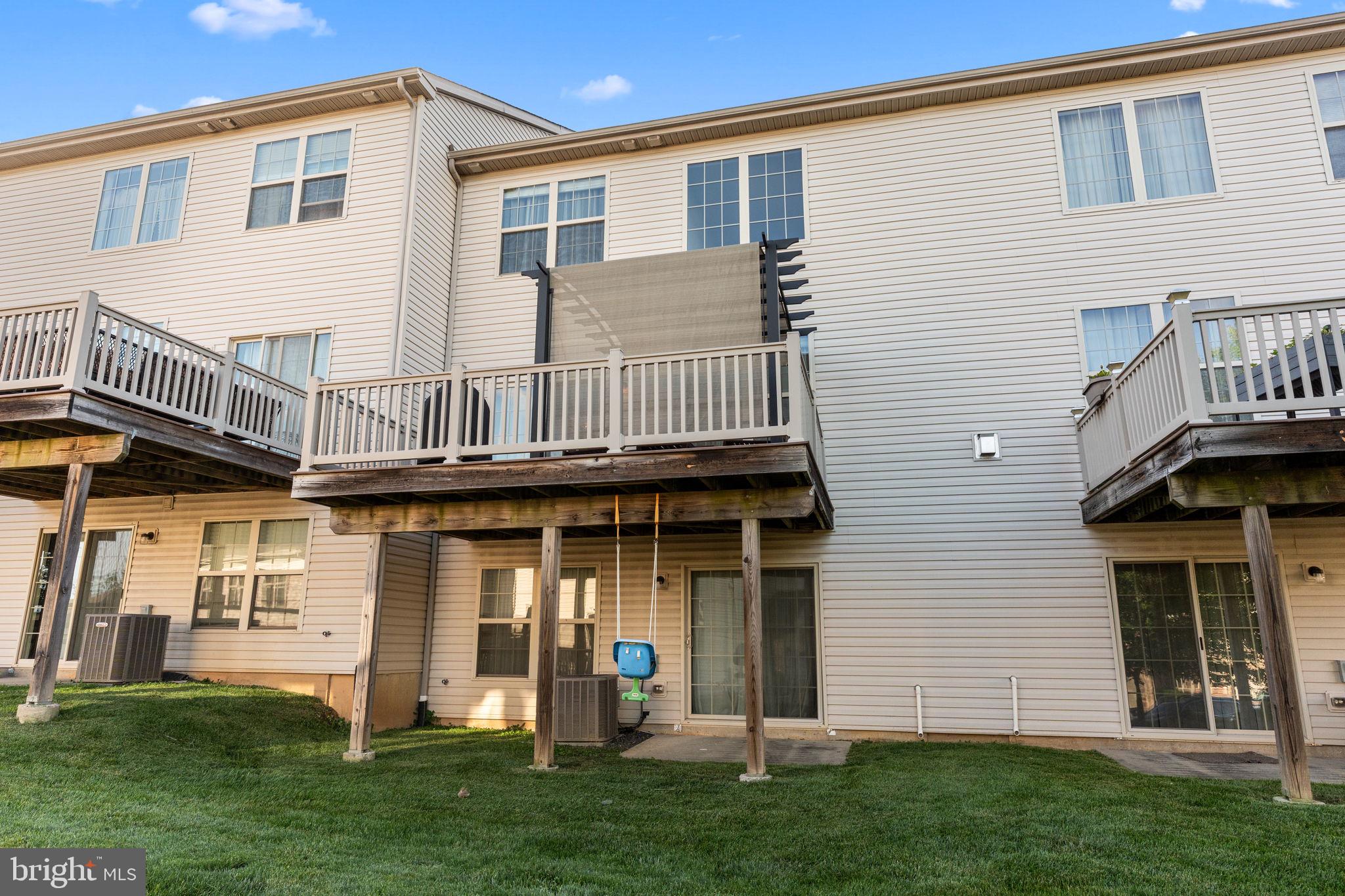 EMERALD WALK - Residential