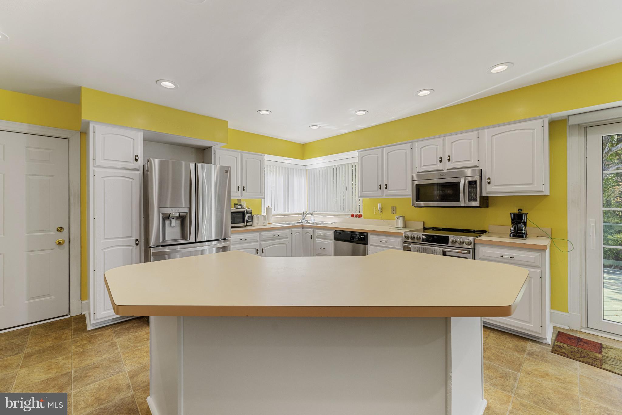 LAKE MONTCLAIR - Residential